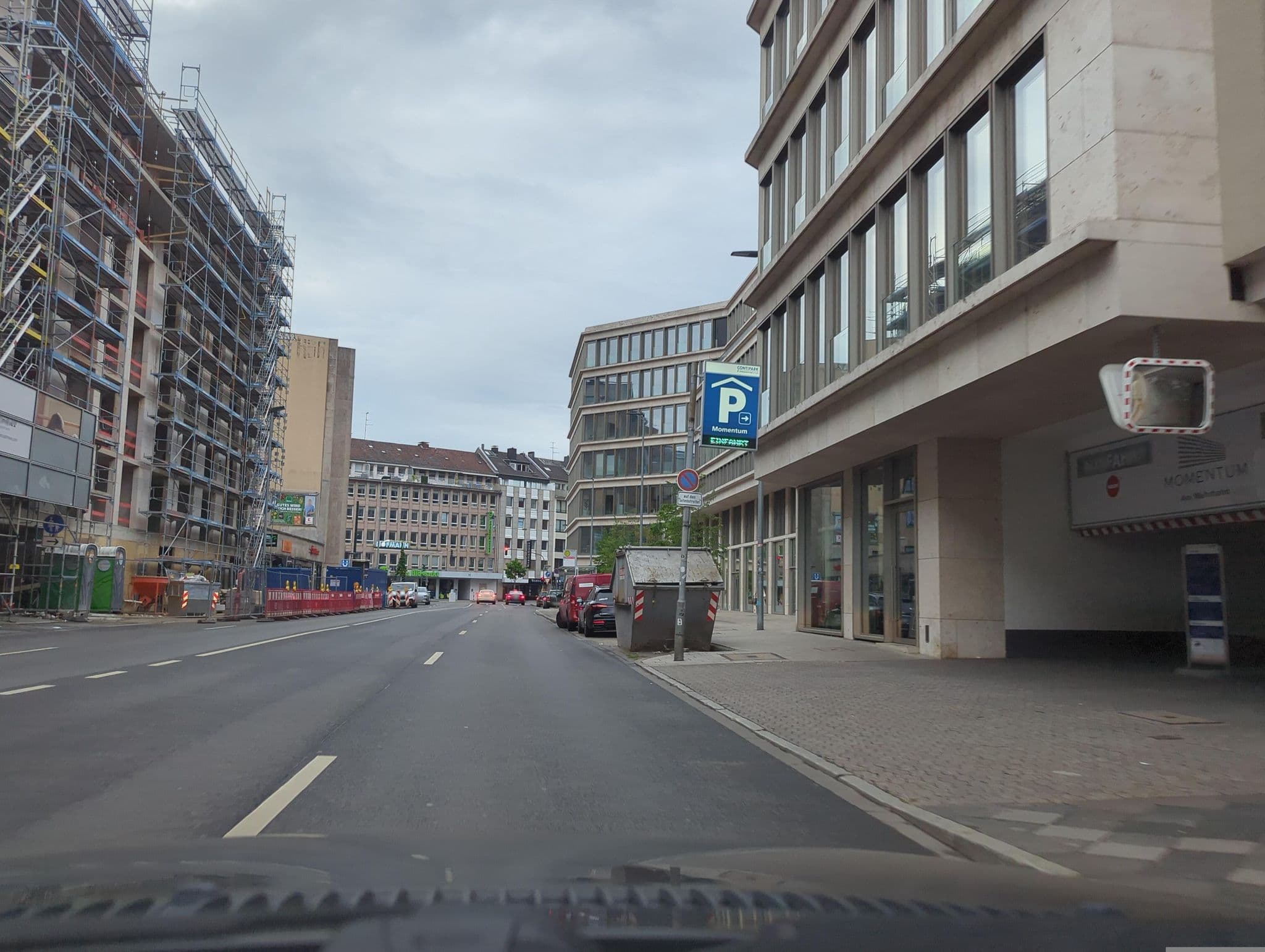Street view near Am Wehrhahn, Düsseldorf — © hiwi234 (CC BY-SA · Mapillary)