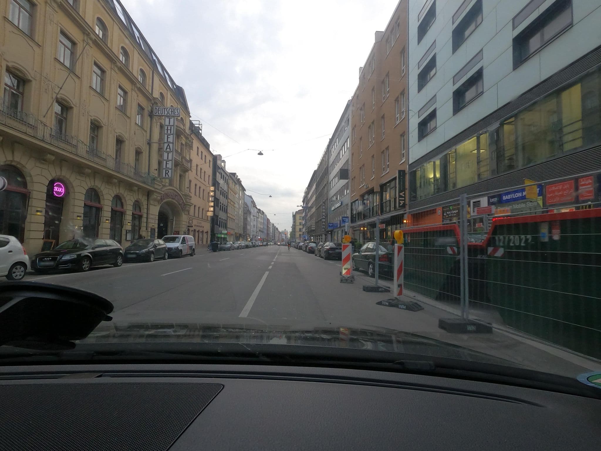Street view near Hotel Deutsches Theater Stadtmitte, Munich — © saschahaberkorn (CC BY-SA · Mapillary)