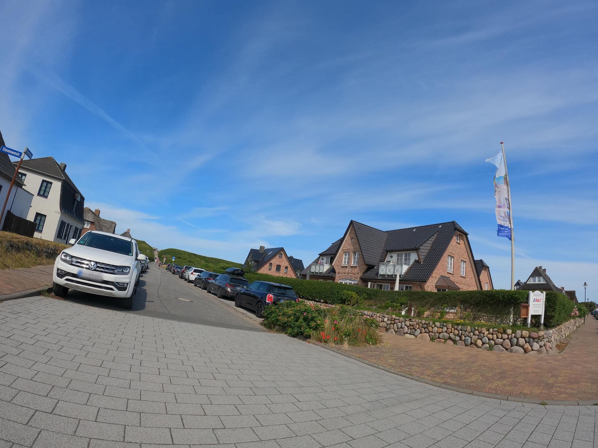 Street view near Ferienhaus Nordhedig 13, Westerland — © strubbl (CC BY-SA · Mapillary)