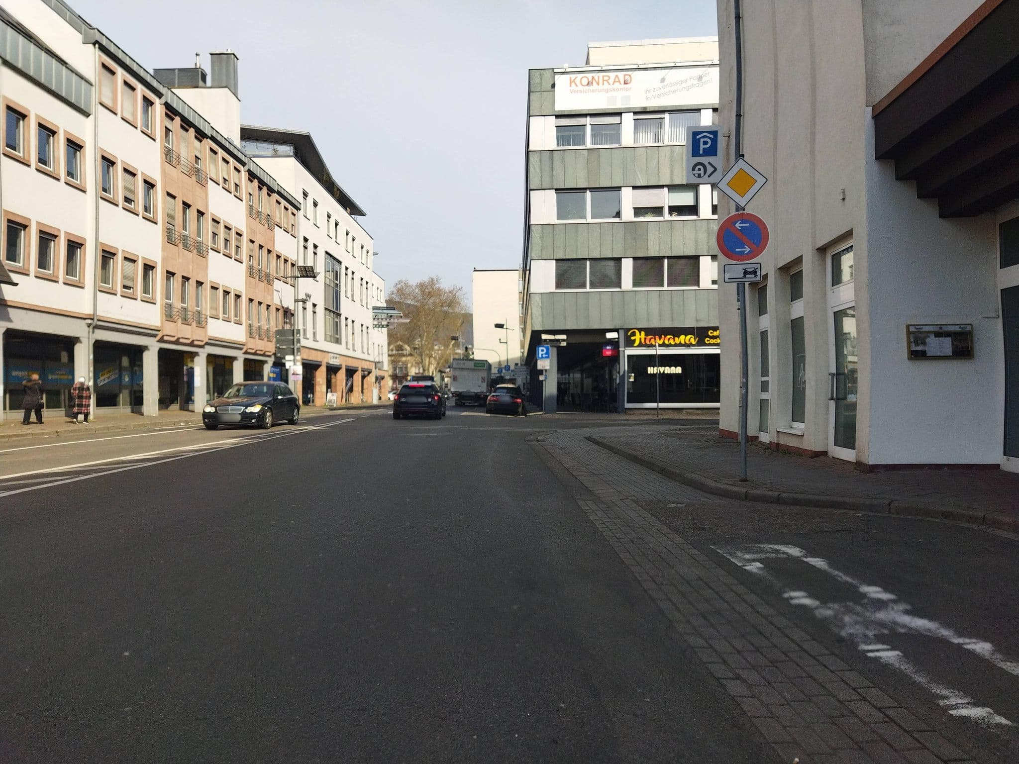 Street view near Achat Premium, Neustadt an der Weinstraße — © changchun1 (CC BY-SA · Mapillary)