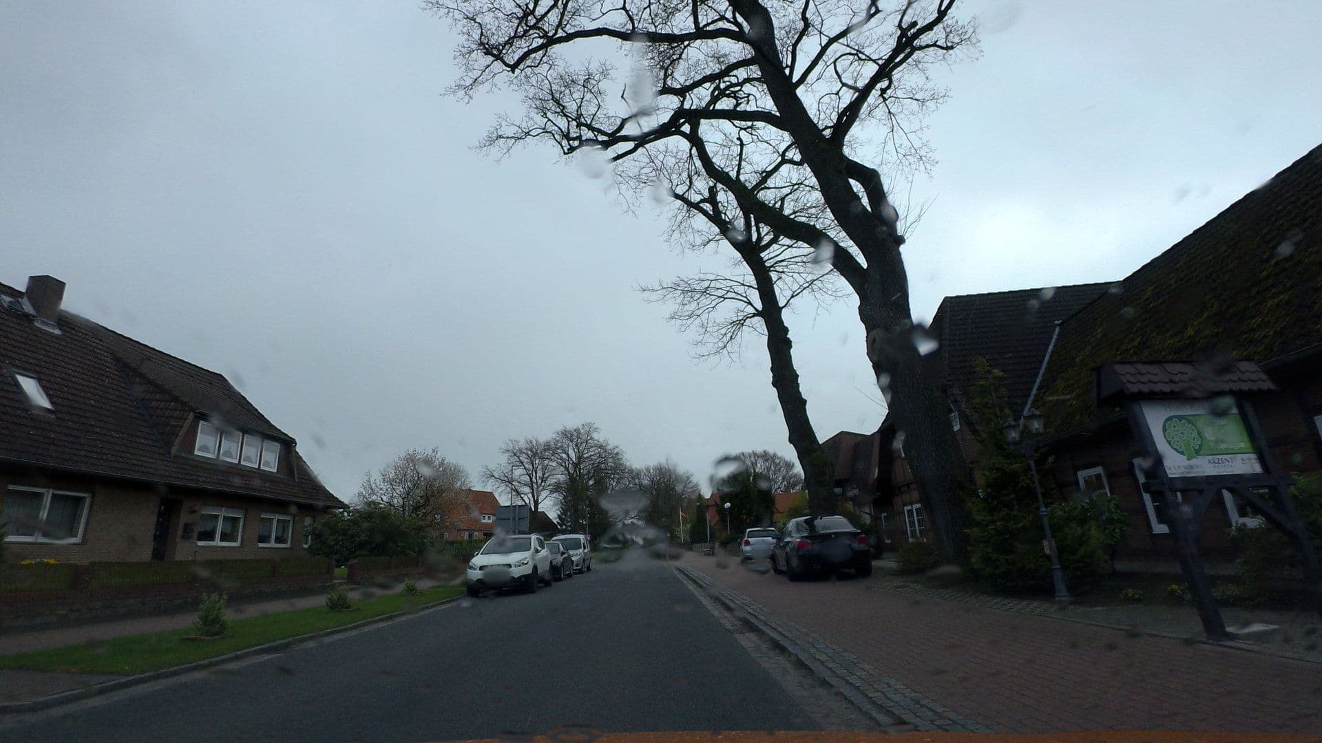 Street view near Akzent Hotel Zur Grünen Eiche, Bispingen — © moenk (CC BY-SA · Mapillary)