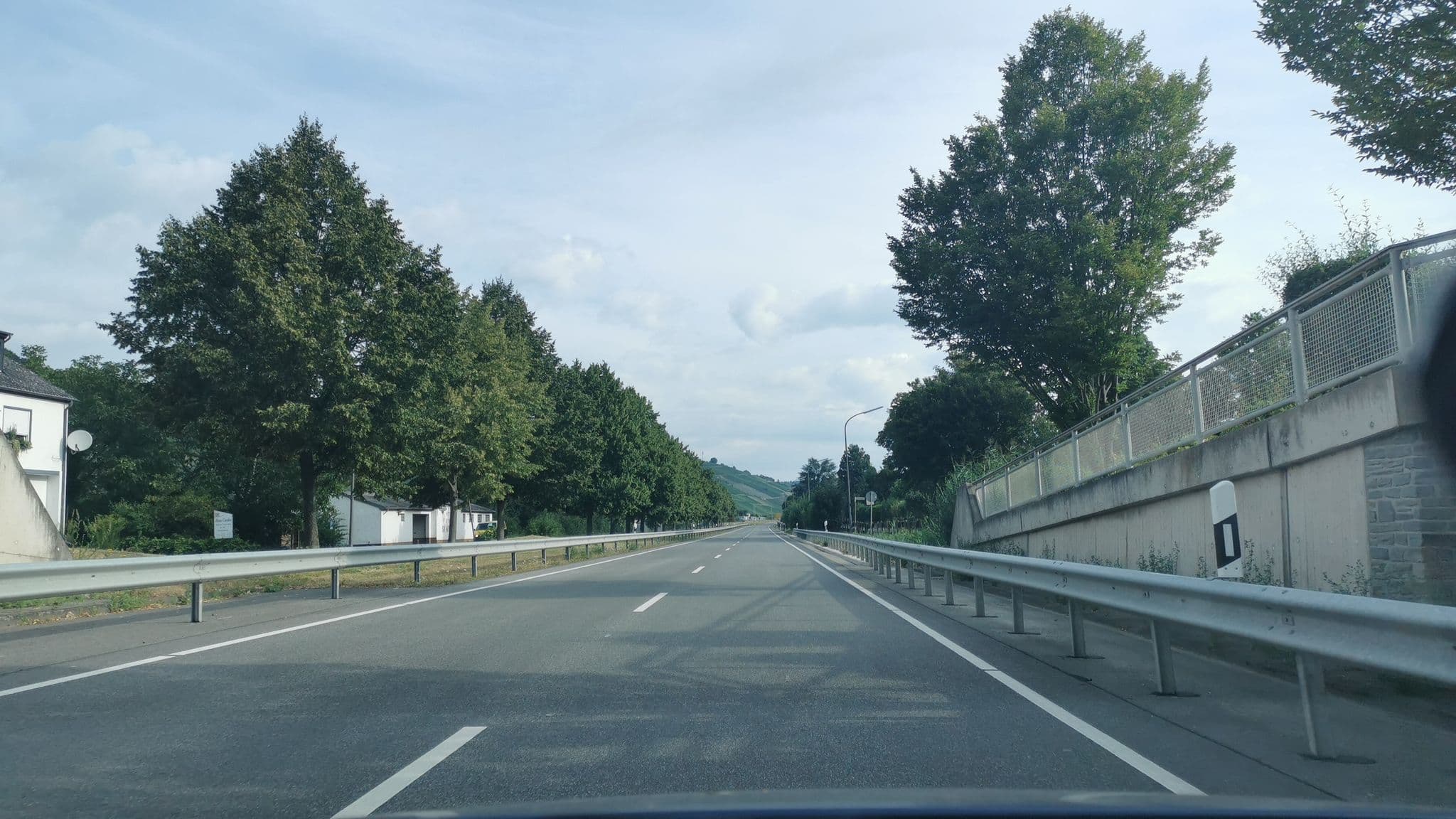 Street view near Brühler Hof, Piesport — © ma_rt_in (CC BY-SA · Mapillary)