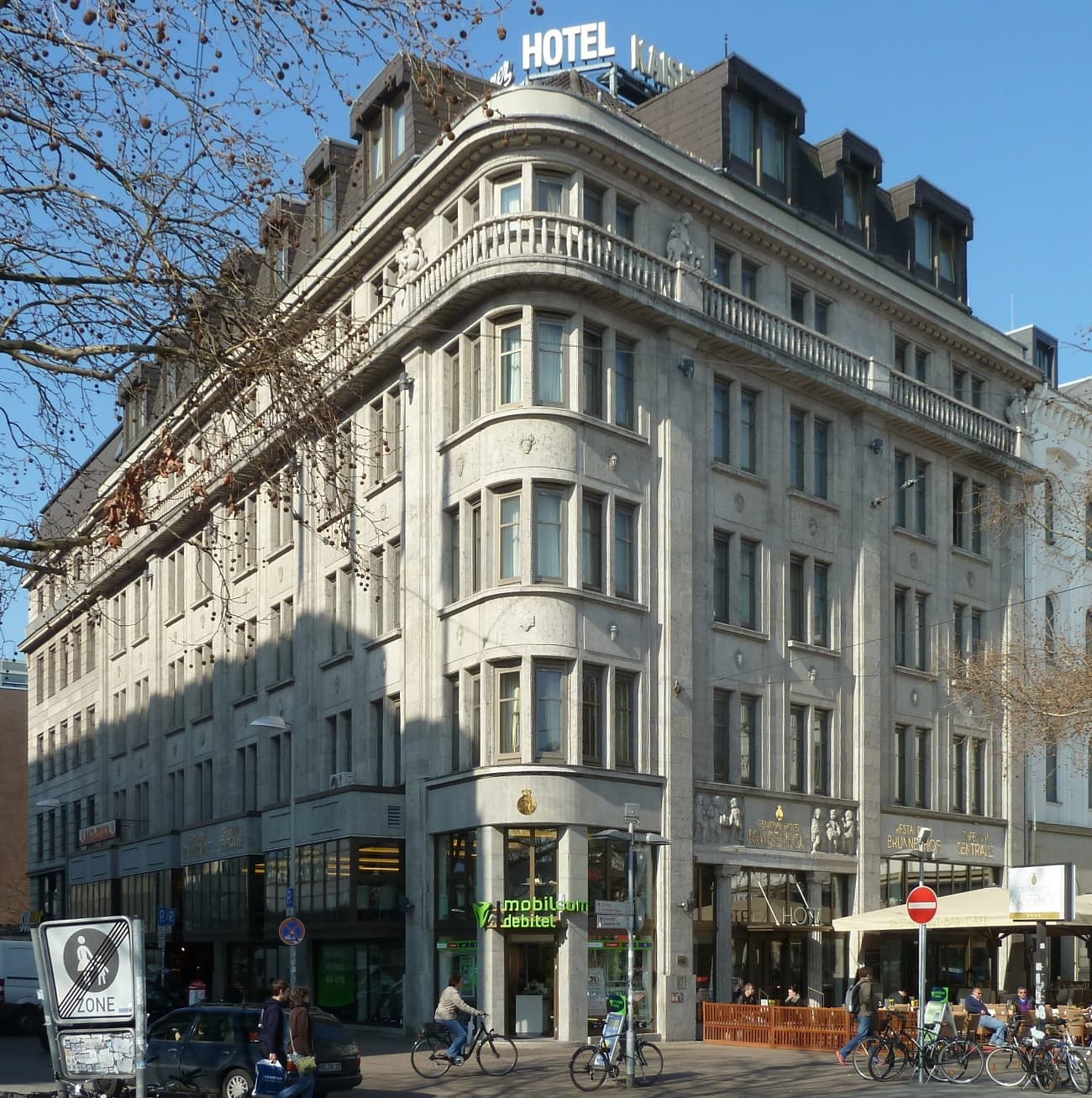 Central-Hotel KAISERHOF (via Wikimedia Commons, CC BY-SA 3.0)
