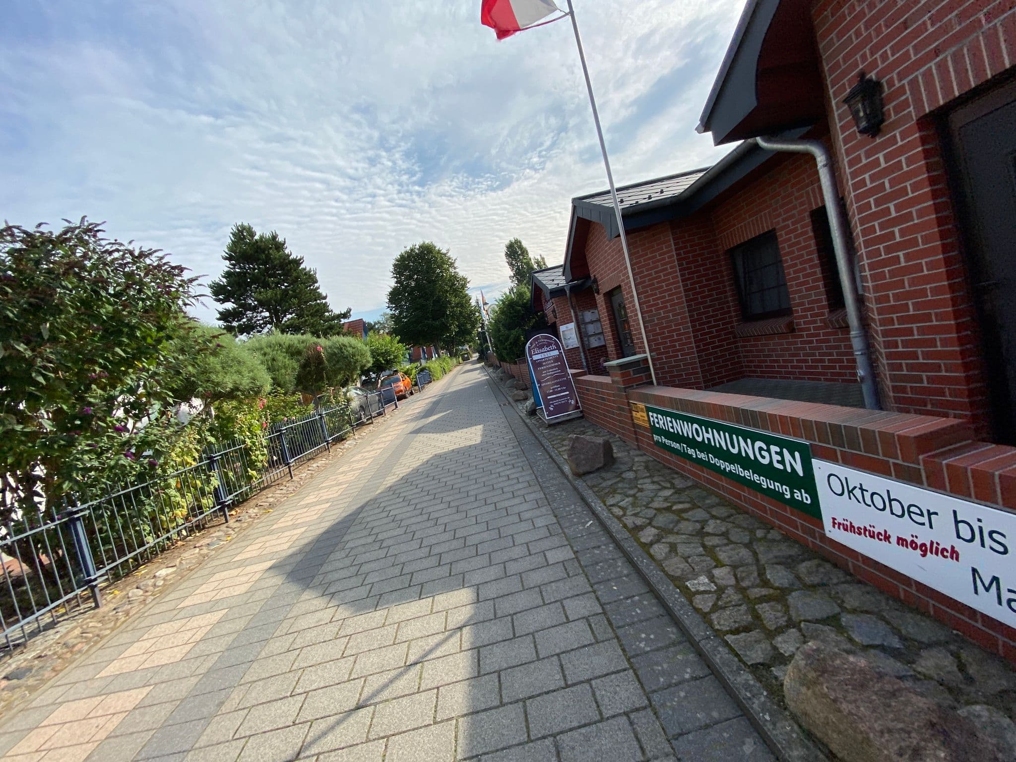 Street view near Hotel & Ferienpension Elisabeth, Koserow — © marcosaxonia (CC BY-SA · Mapillary)