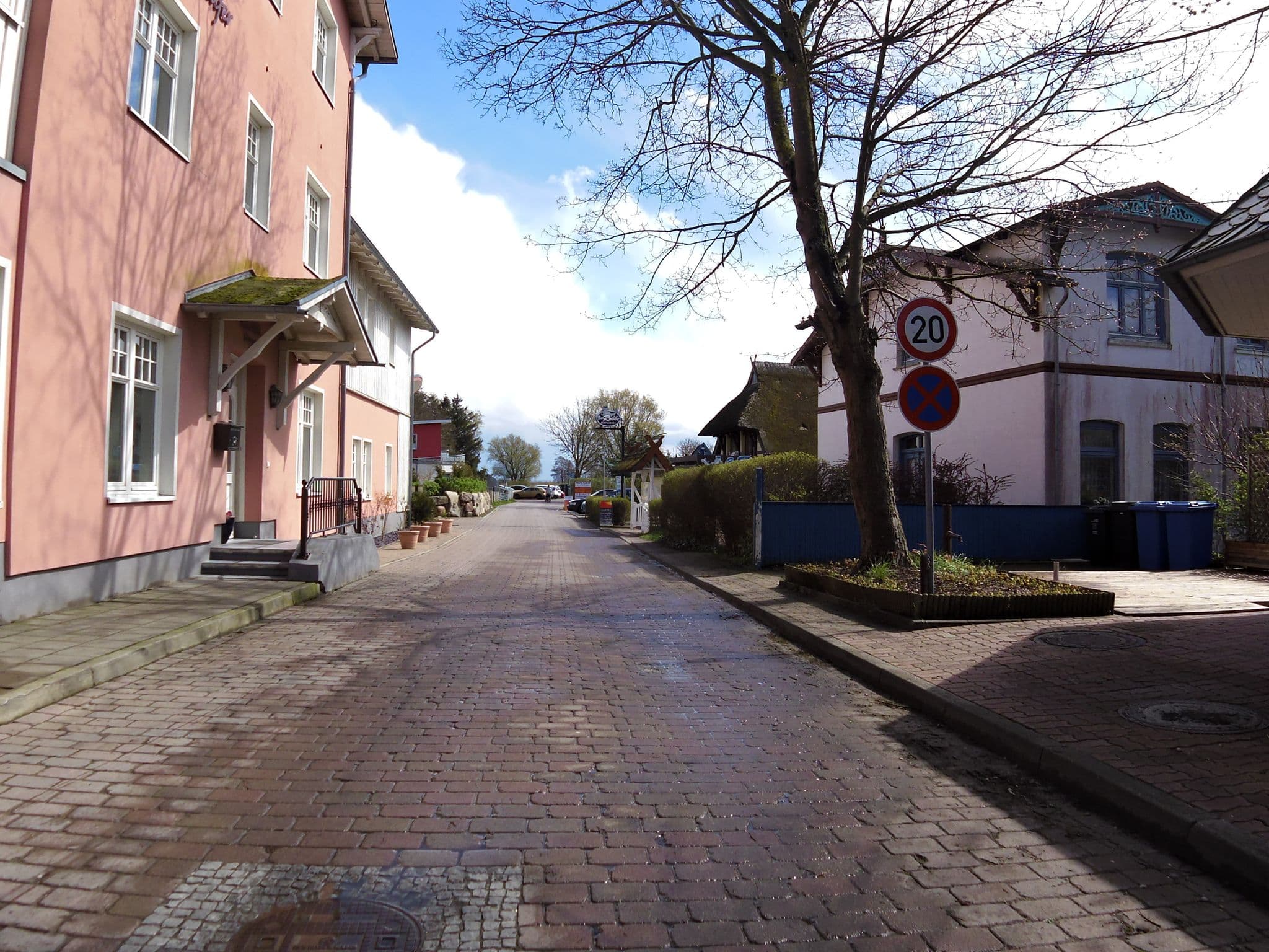 Street view near Hotel Zum Standläufer, Born — © zoegglmeyr (CC BY-SA · Mapillary)