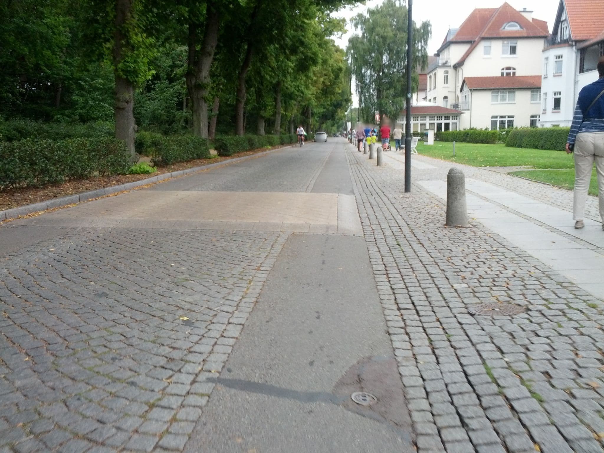 Street view near Morada Hotel Arendsee, Ostseebad Kühlungsborn — © zoegglmeyr (CC BY-SA · Mapillary)
