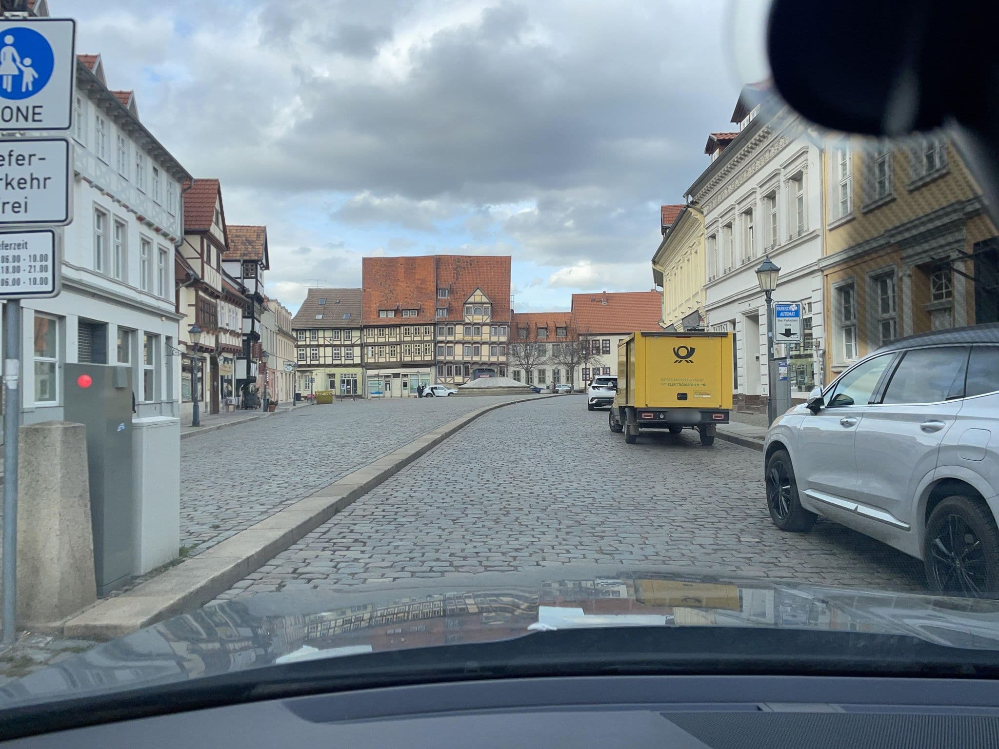 Street view near Schöne Ferienwohnung am Mathildenbrunnen, Quedlinburg — © surveyor99 (CC BY-SA · Mapillary)