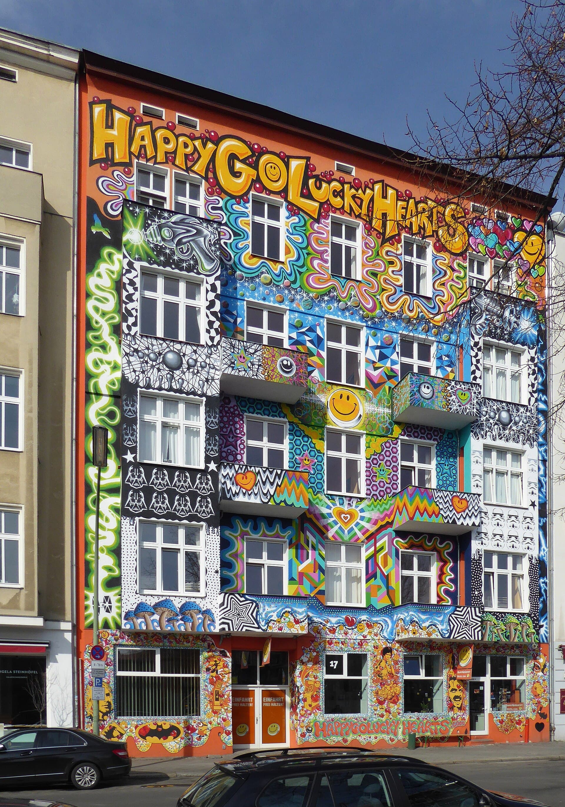 Happy go Lucky (via Wikimedia Commons, CC BY-SA 4.0)