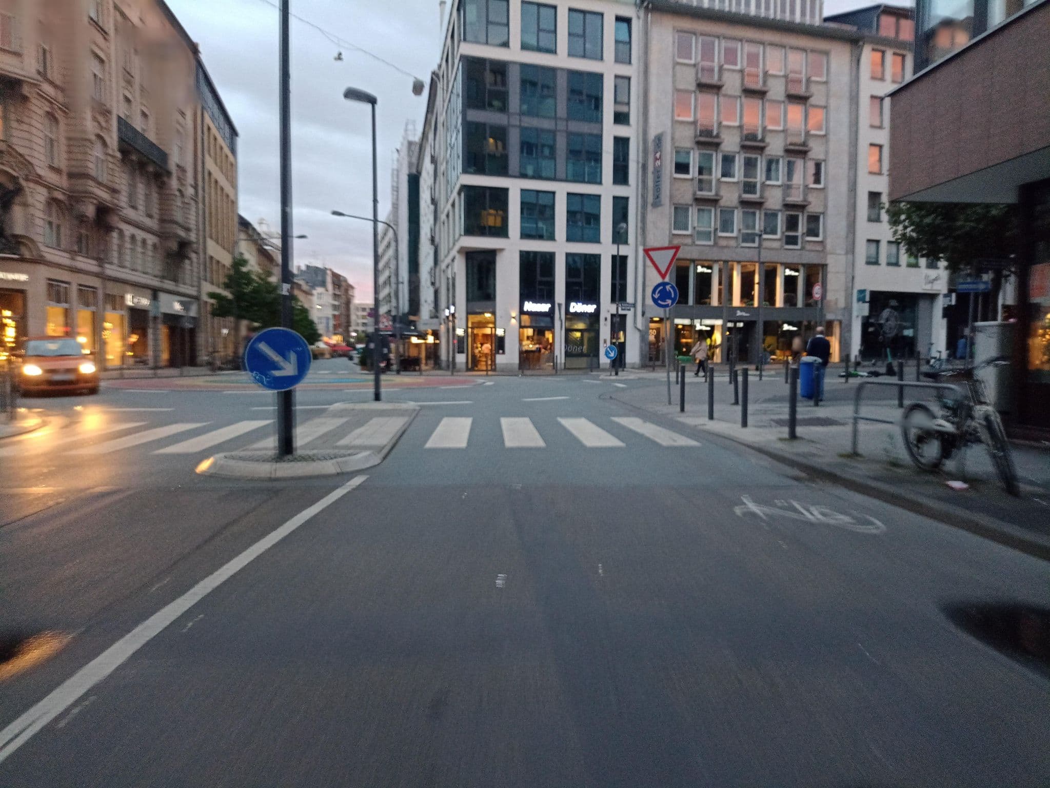 Street view near Hotel Scala, Frankfurt am Main