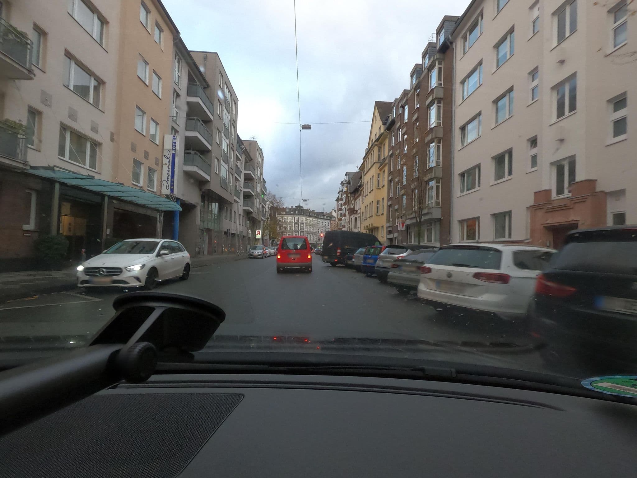Street view near Hotel Imperial, Düsseldorf-Pempelfort — © saschahaberkorn (CC BY-SA · Mapillary)