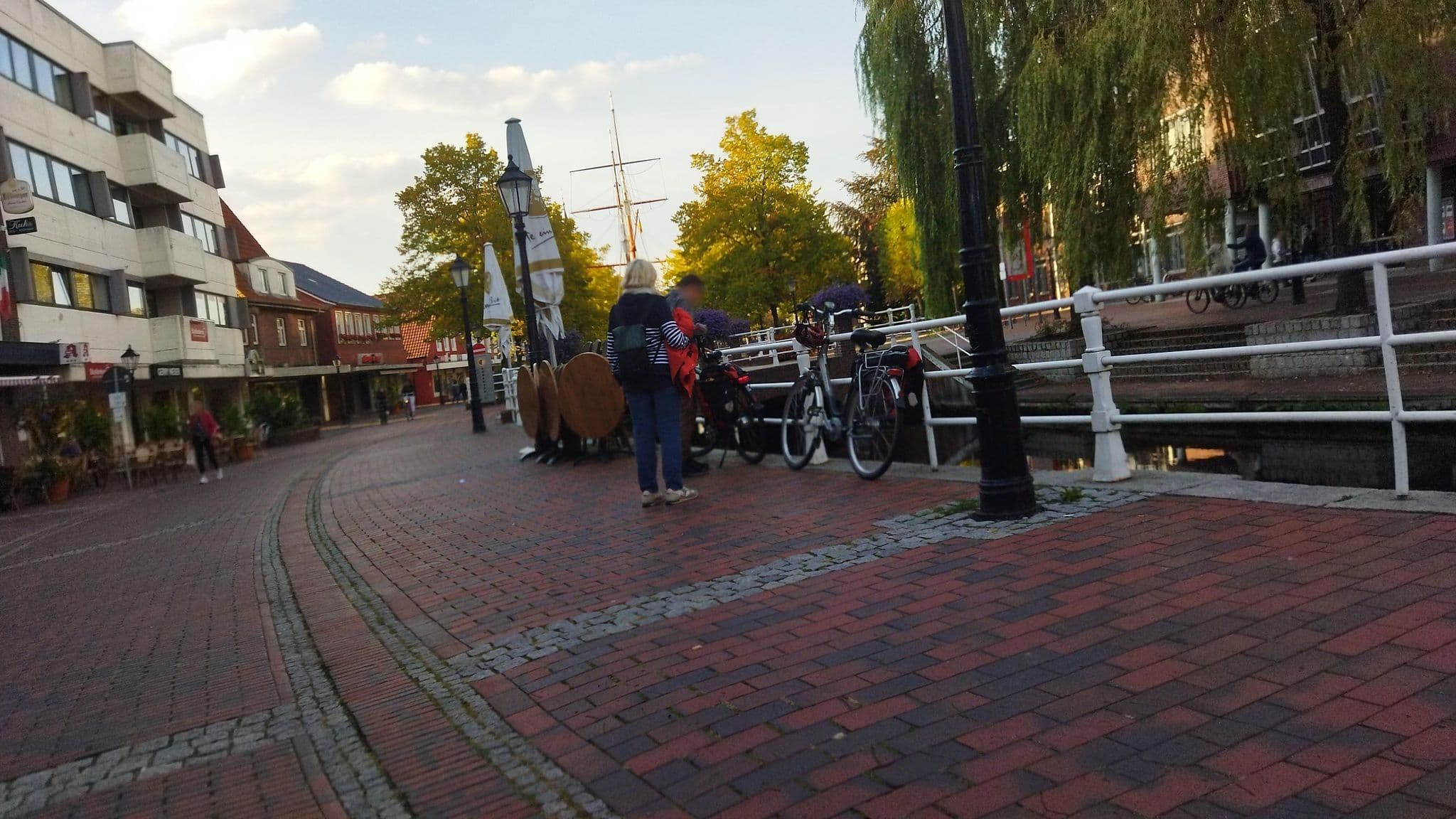 Street view near Altes Gasthaus Kuhr, Papenburg — © changchun1 (CC BY-SA · Mapillary)