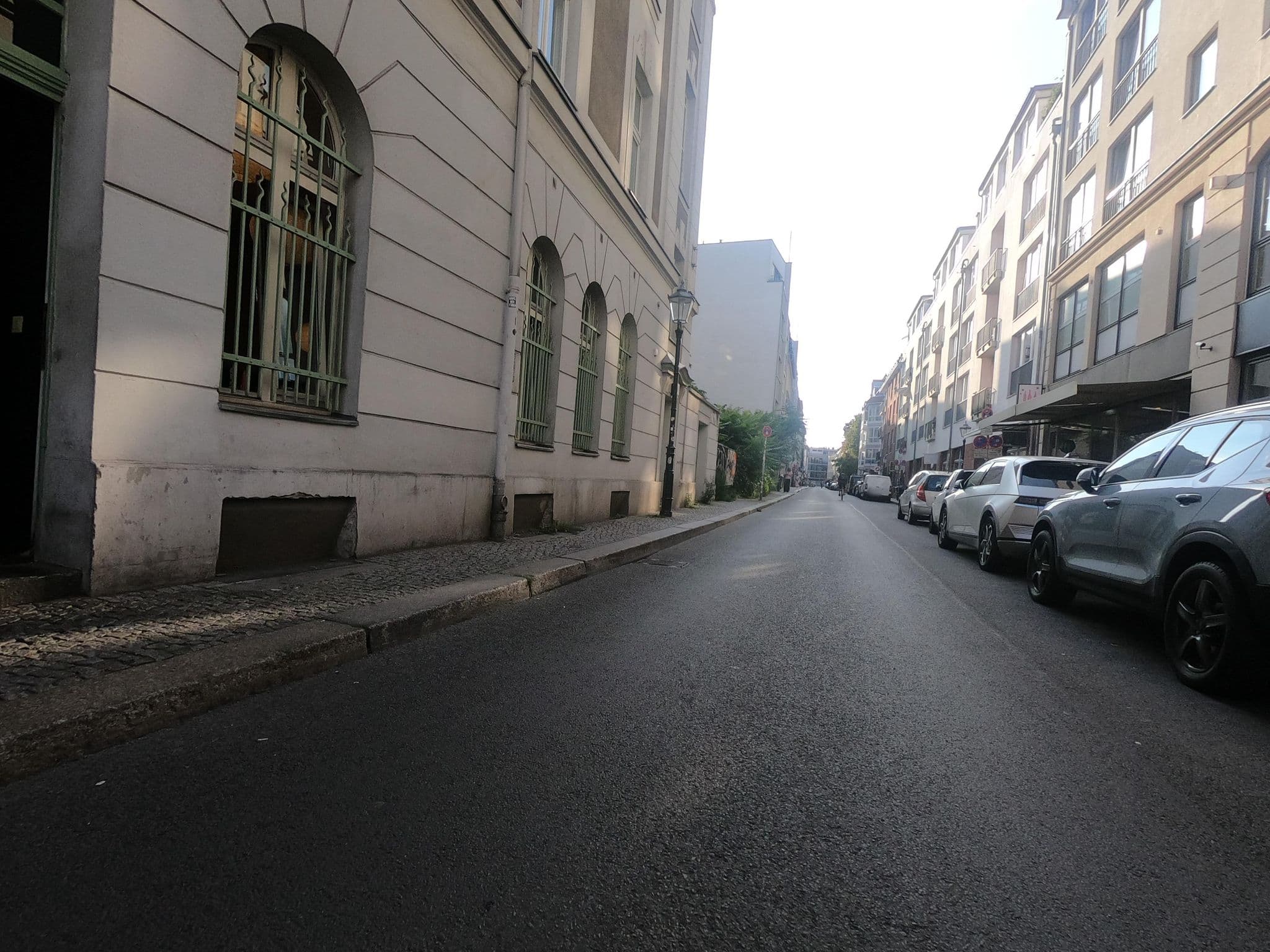 Street view near Flower's Boardinghause, Berlin — © carlheinz (CC BY-SA · Mapillary)