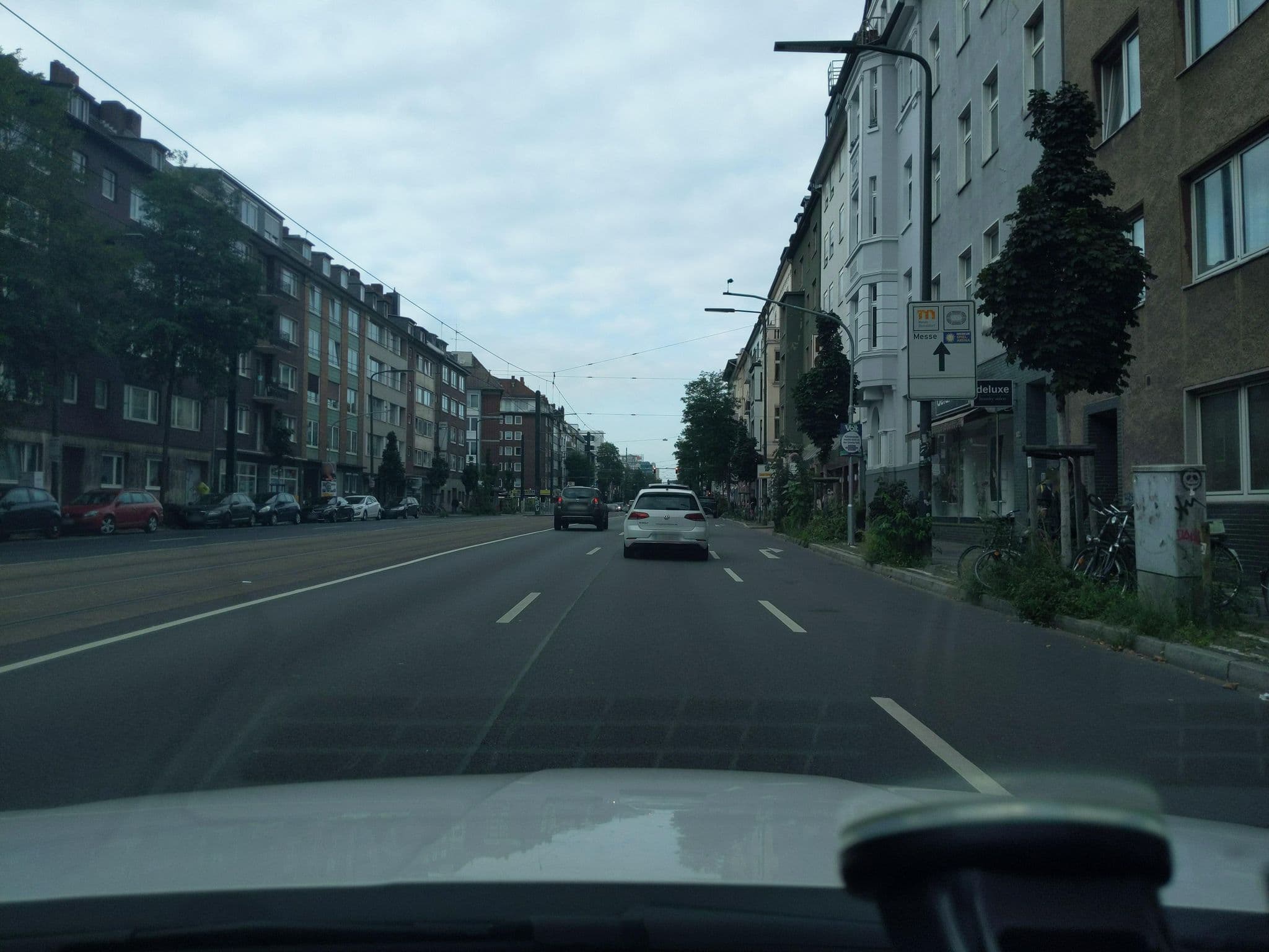 Street view near Hotel Rubin, Düsseldorf — © littlefool (CC BY-SA · Mapillary)