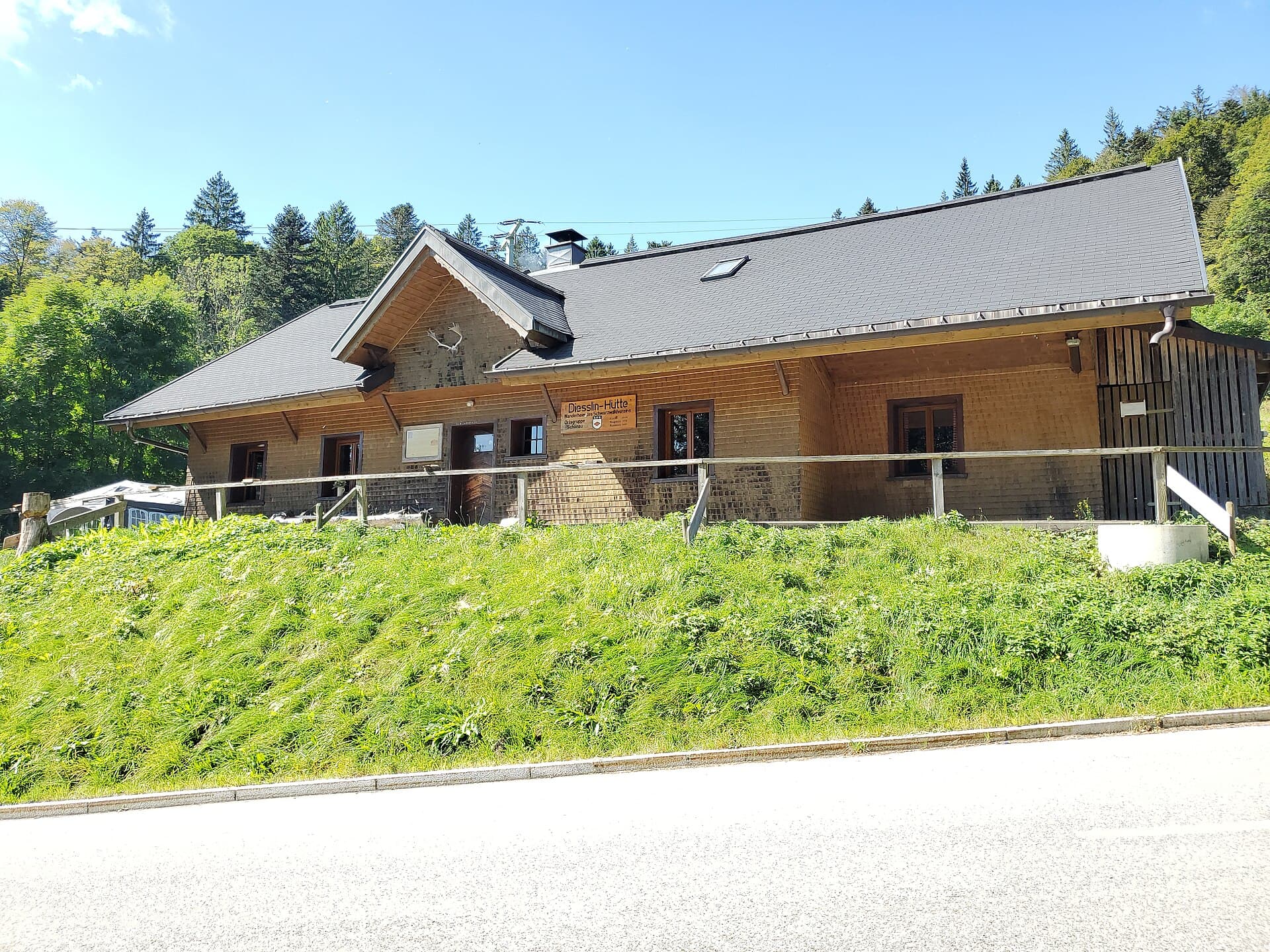 Wanderheim Dießlin Hütte Multen (via Wikimedia Commons, CC BY-SA 4.0)