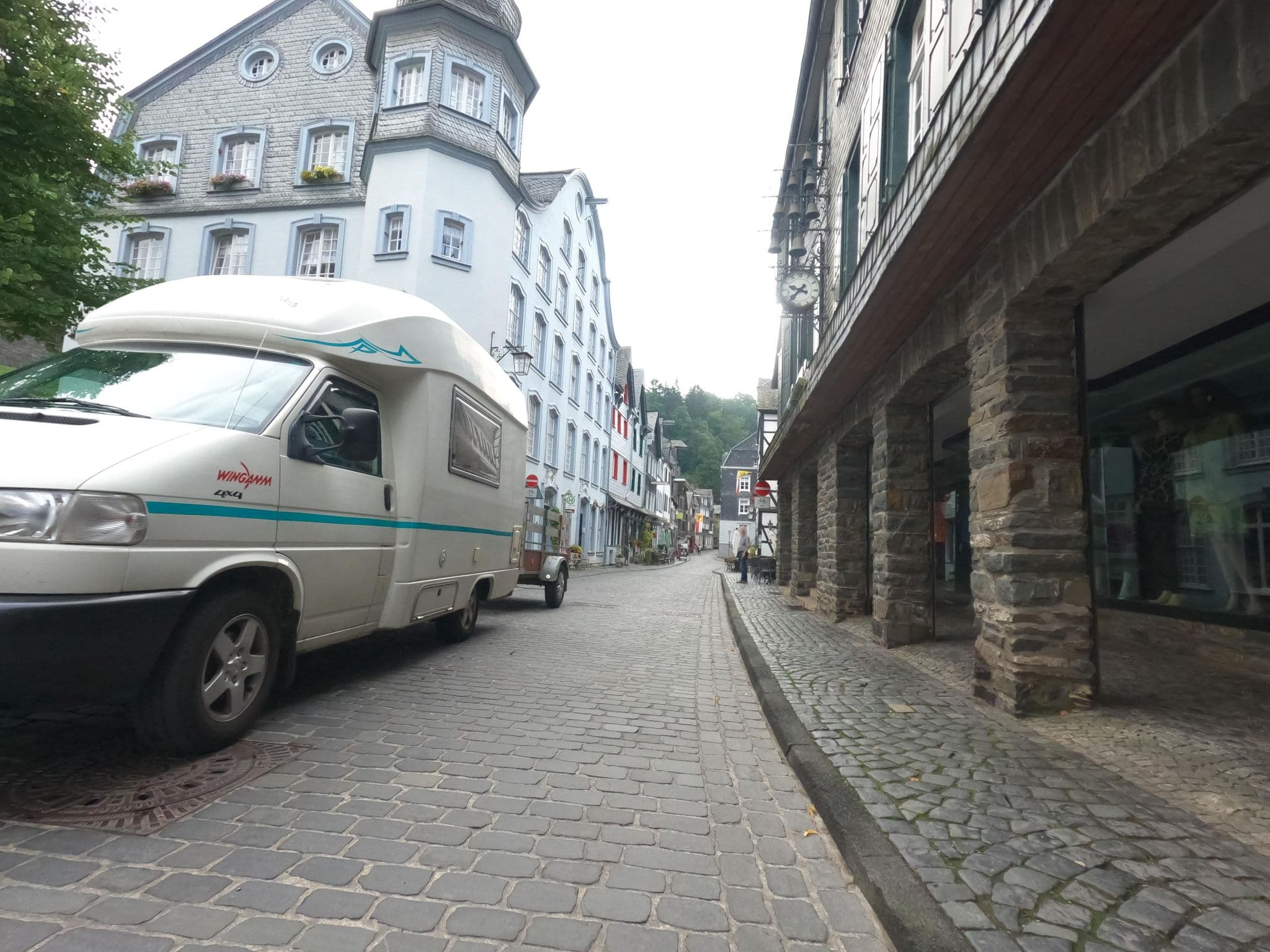Street view near Hotel Royal Garni, Monschau — © hektor1989 (CC BY-SA · Mapillary)