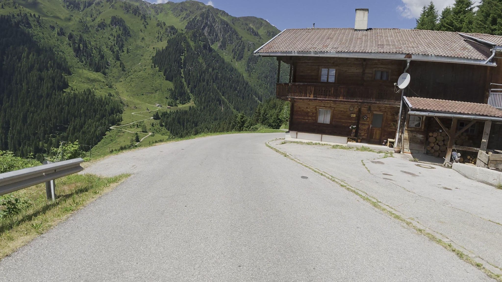 Street view near Freilandhütte Zillertaler Alpen, Schwendau — © Guzzi_Franze (CC BY-SA · Mapillary)