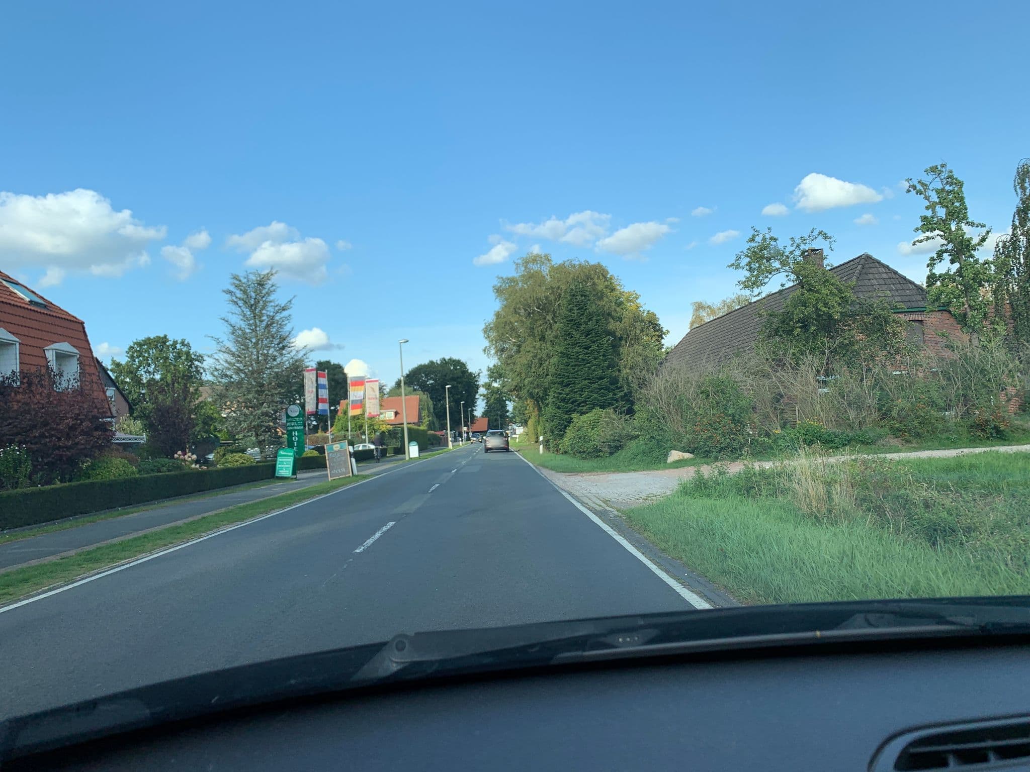 Street view near NordWest-Hotel "Amsterdam", Bad Zwischenahn — © mbwst (CC BY-SA · Mapillary)