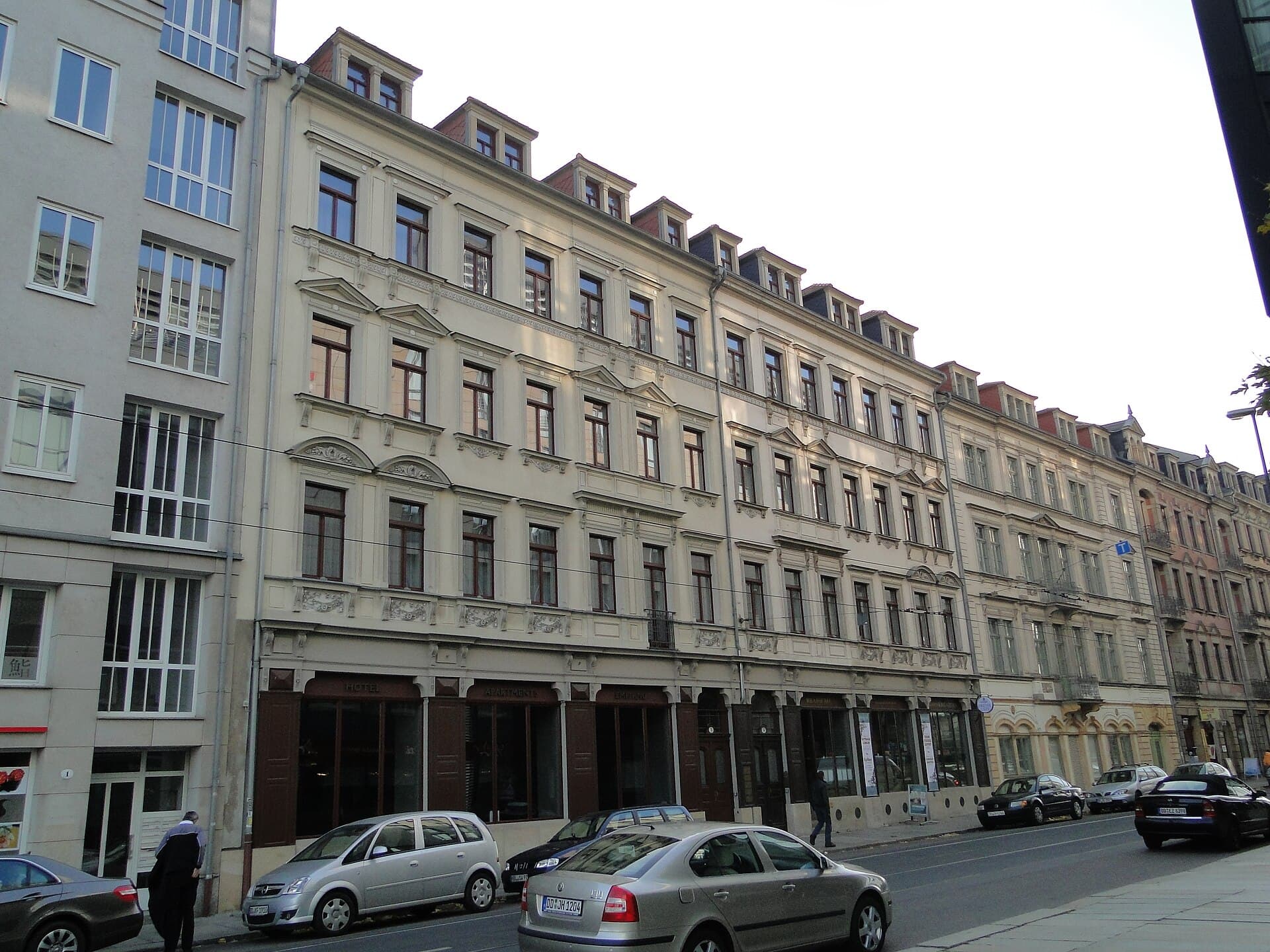 Aparthotel am Zwinger (via Wikimedia Commons, CC BY-SA 3.0)
