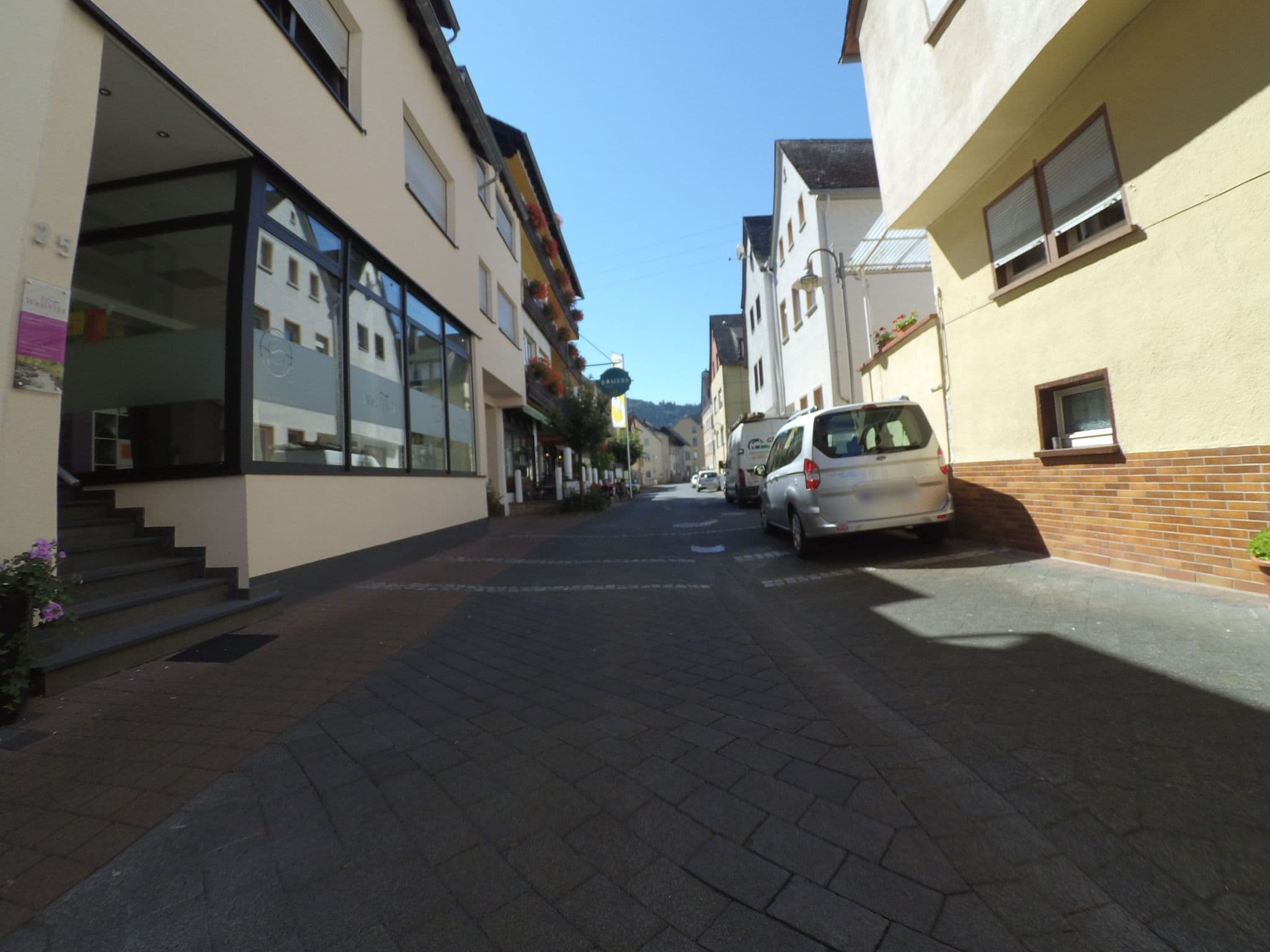 Street view near Bömers Mosellandhotel, Bullay — © peewee32 (CC BY-SA · Mapillary)