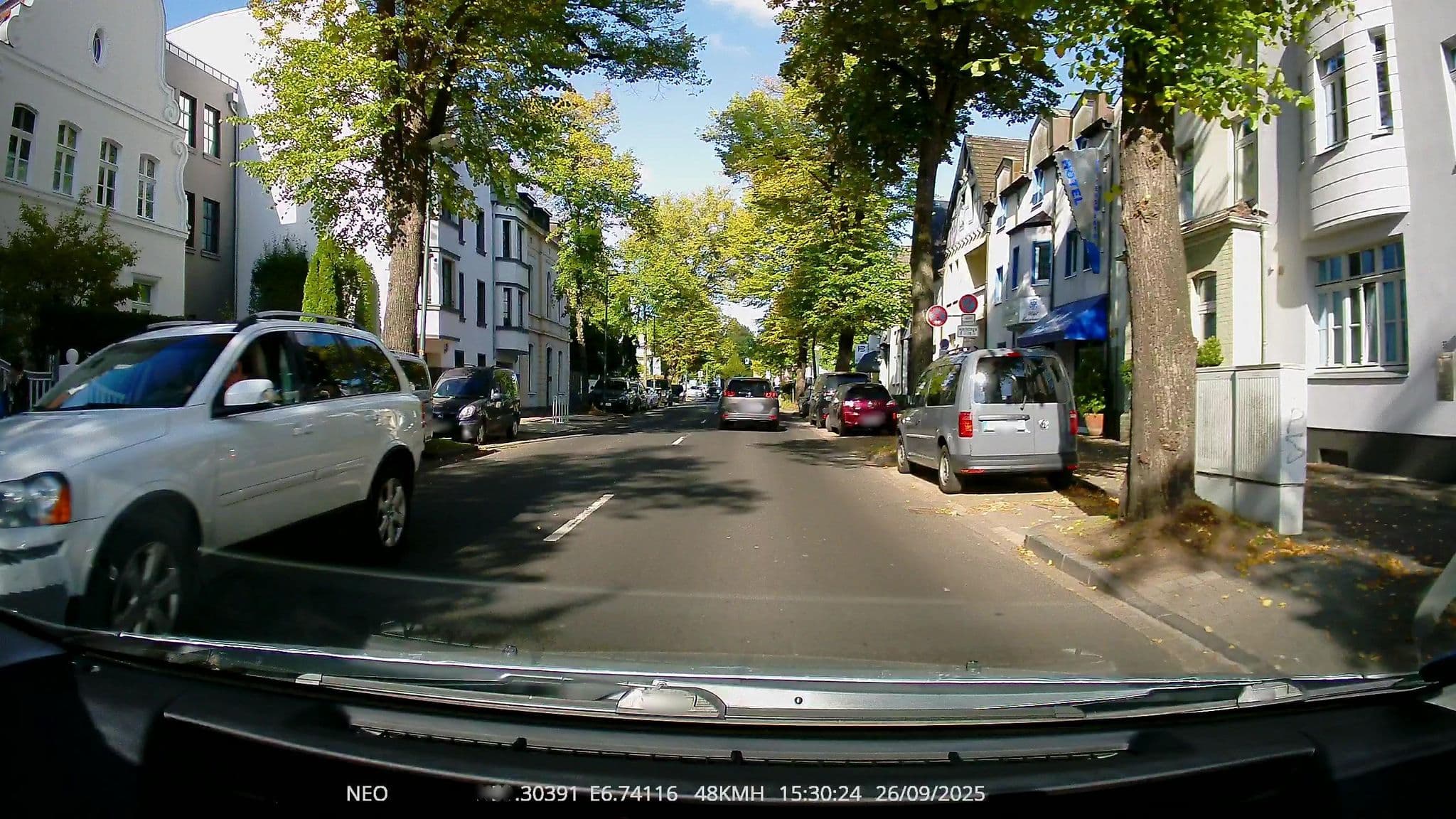 Street view near Hotel Kaiserswerth, Meerbusch — © TechniPorter (CC BY-SA · Mapillary)