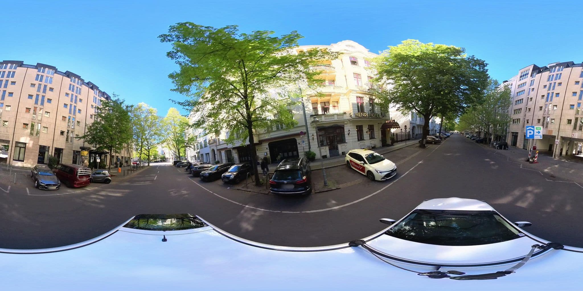 Street view near The Hoxton, Schöneberg — © osmplus_org (CC BY-SA · Mapillary)