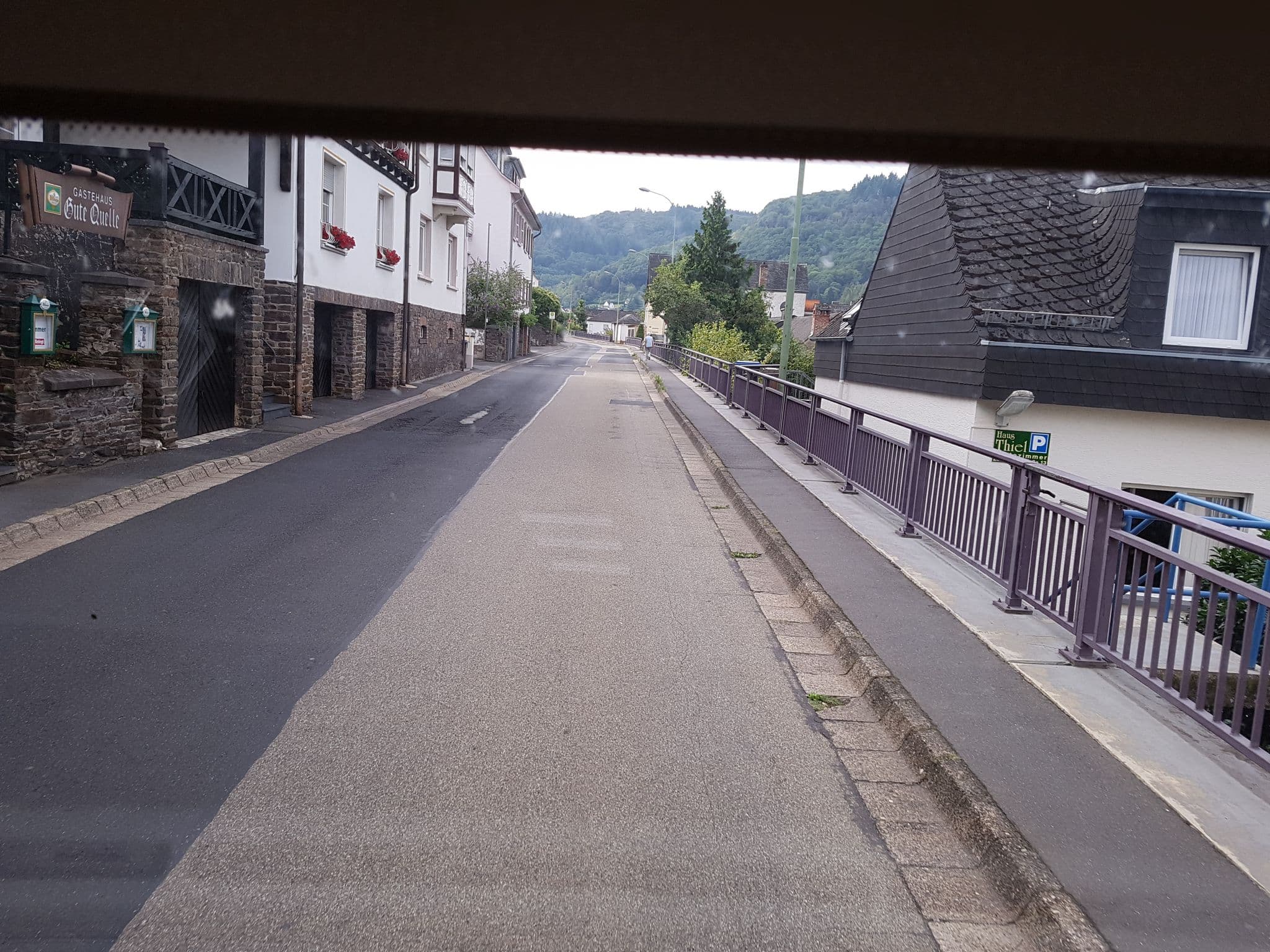 Street view near Gute Quelle guest rooms, Cochem — © bernardvoyageur (CC BY-SA · Mapillary)