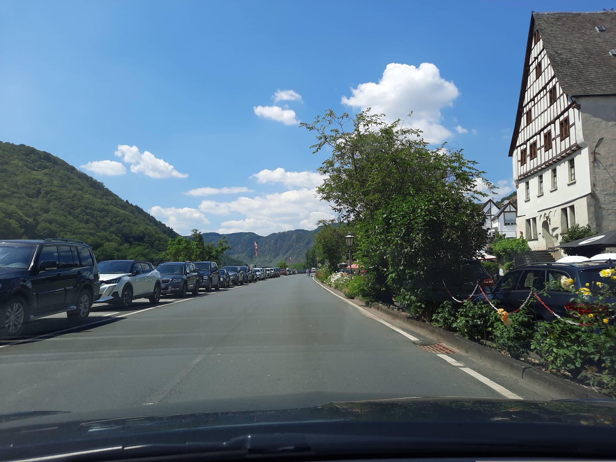Street view near Weinhaus Peter Andre, Ediger-Eller — © Lowiekse (CC BY-SA · Mapillary)