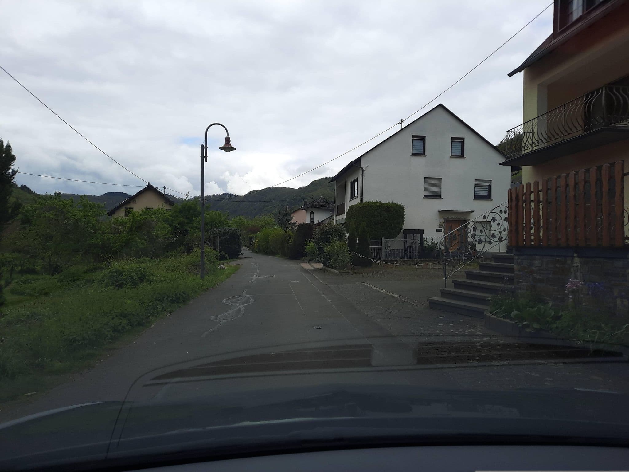 Street view near Ferienweingut Peter Göbel, Ediger-Eller — © Lowiekse (CC BY-SA · Mapillary)