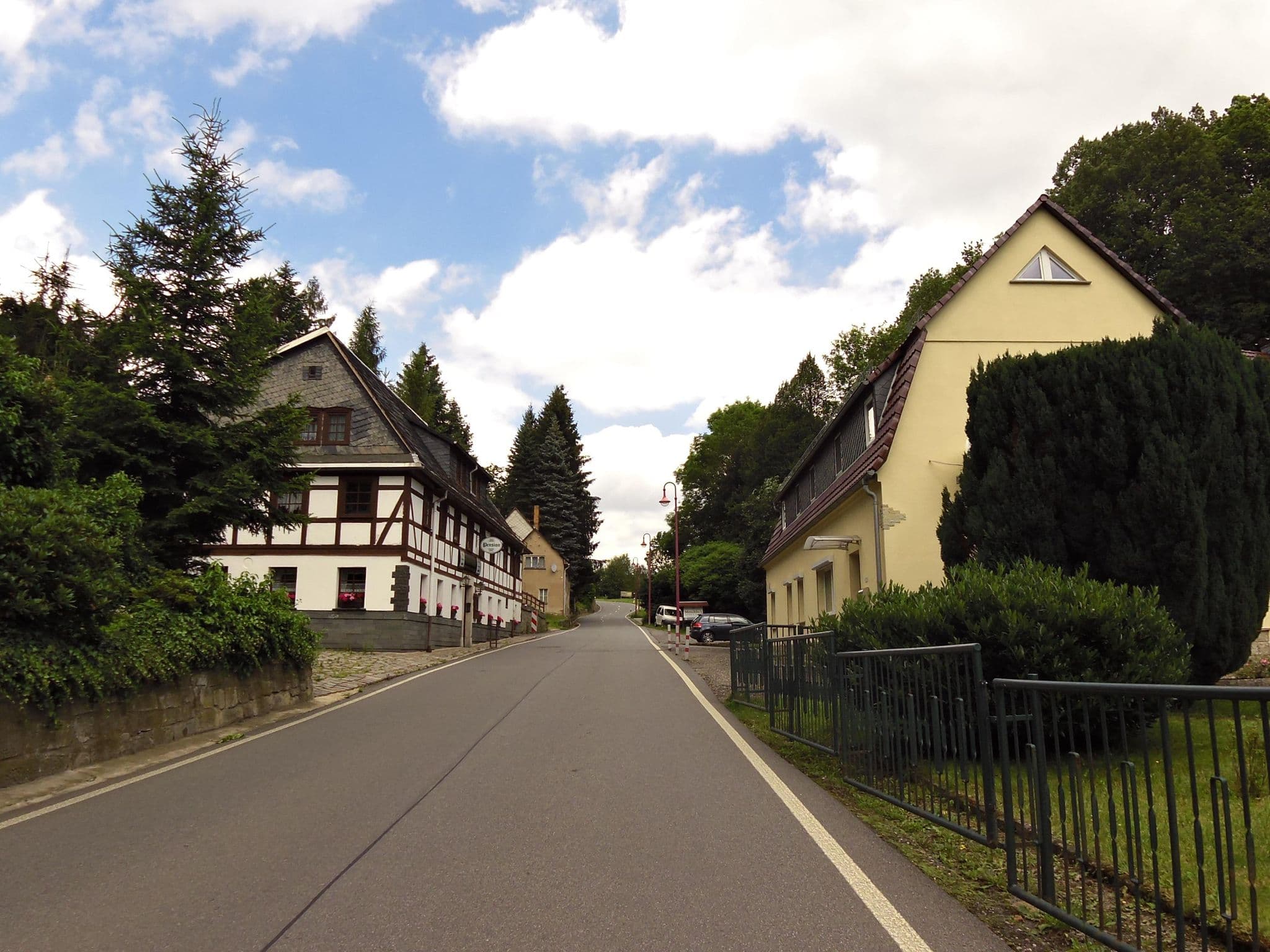 Street view near Meschkes Gasthaus & Pension, Hohnstein — © fell3 (CC BY-SA · Mapillary)