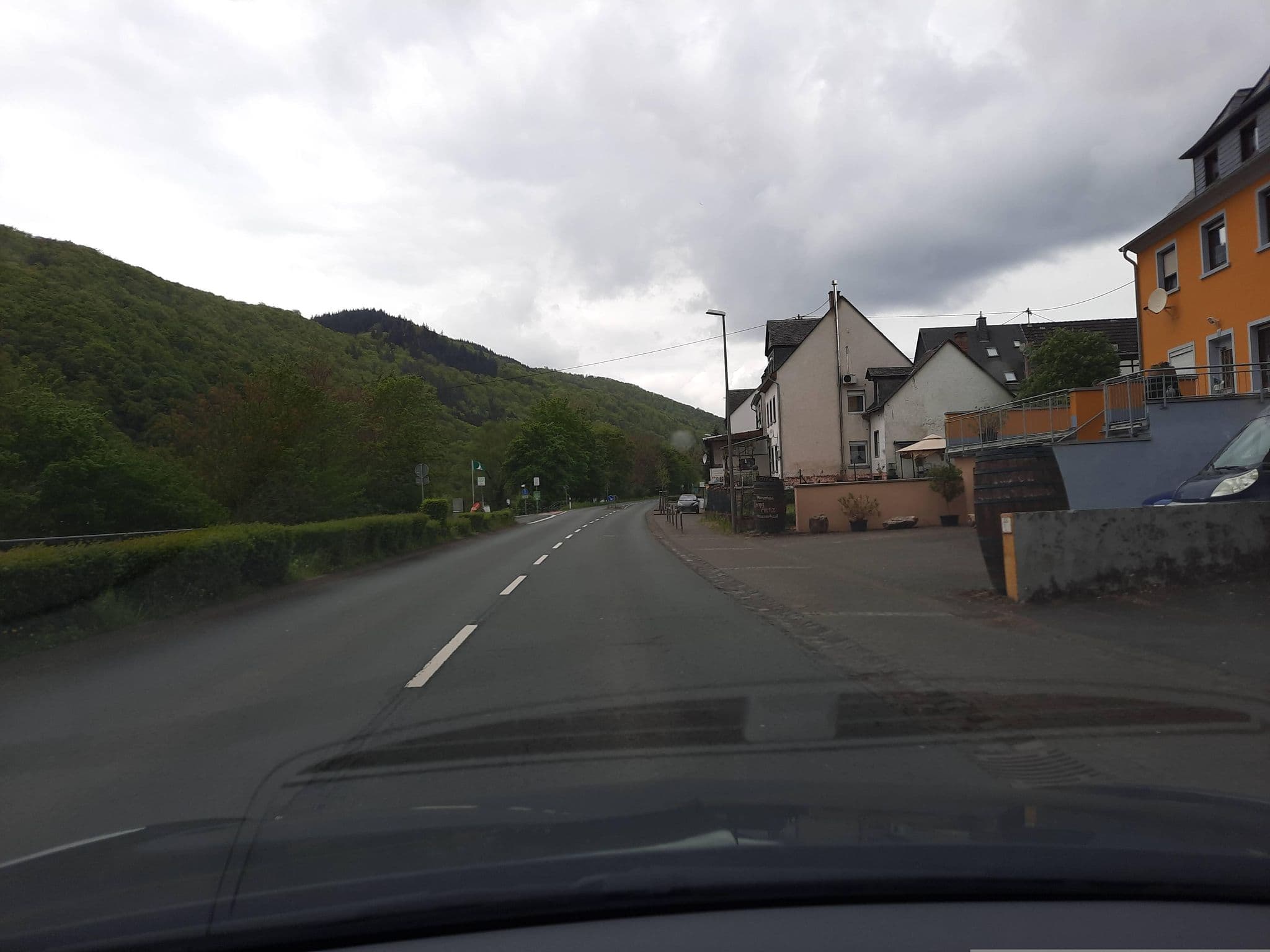 Street view near Pension am Römerberg, Ediger-Eller — © Lowiekse (CC BY-SA · Mapillary)