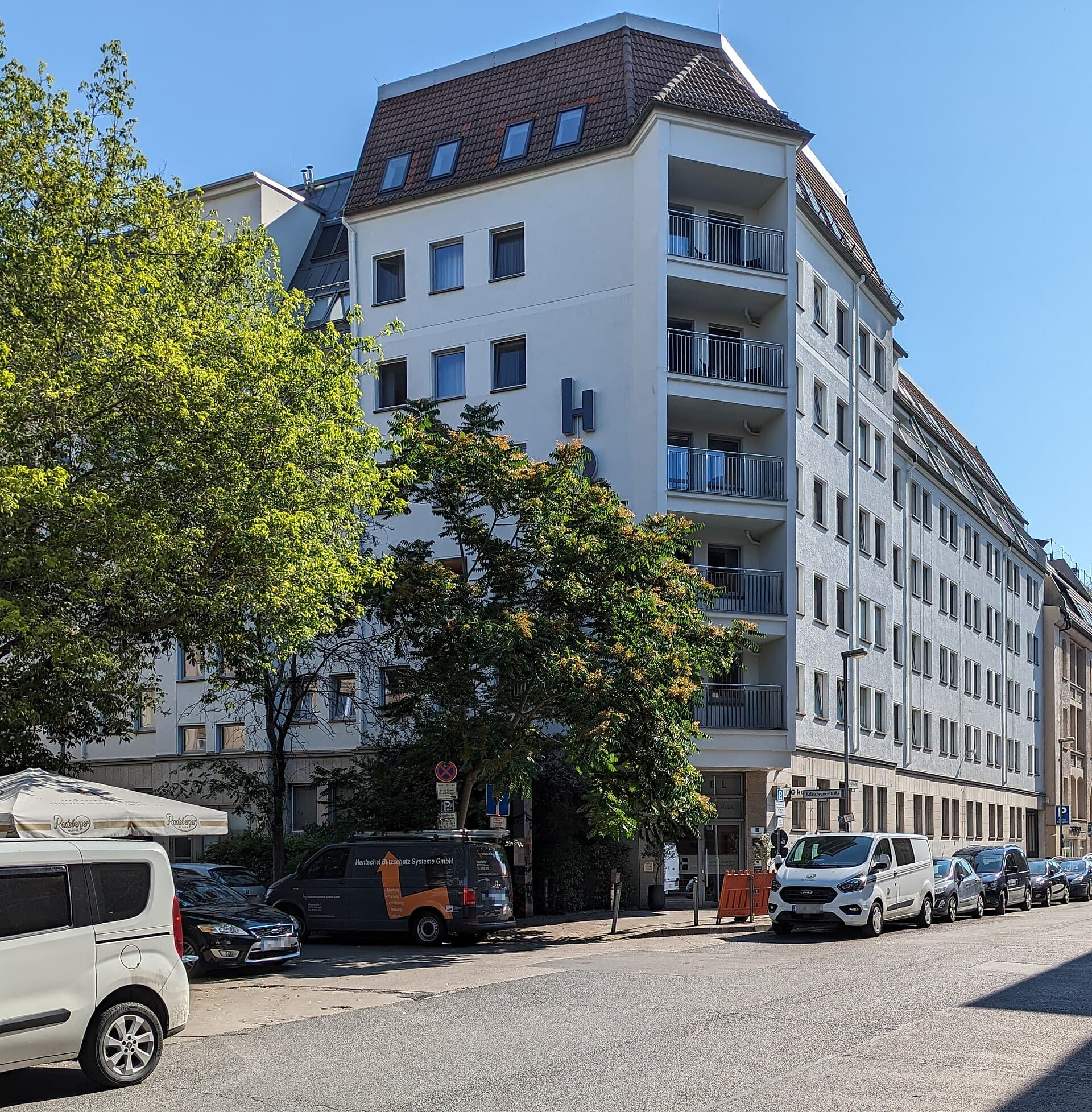 Hotel Dietrich-Bonhoeffer-Haus (via Wikimedia Commons, CC BY-SA 4.0)