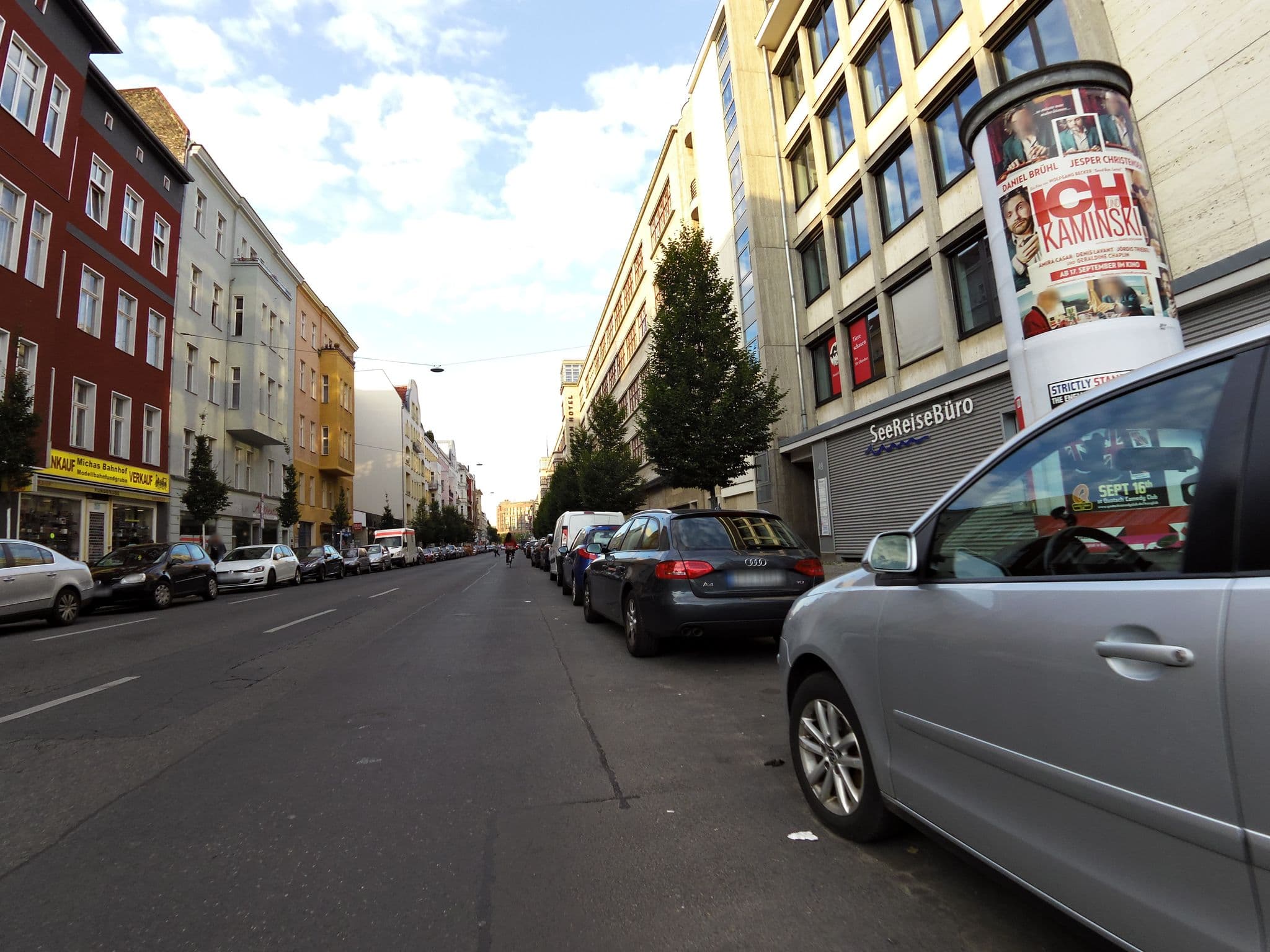 Street view near Nürnberger Eck, Schöneberg — © moenk (CC BY-SA · Mapillary)