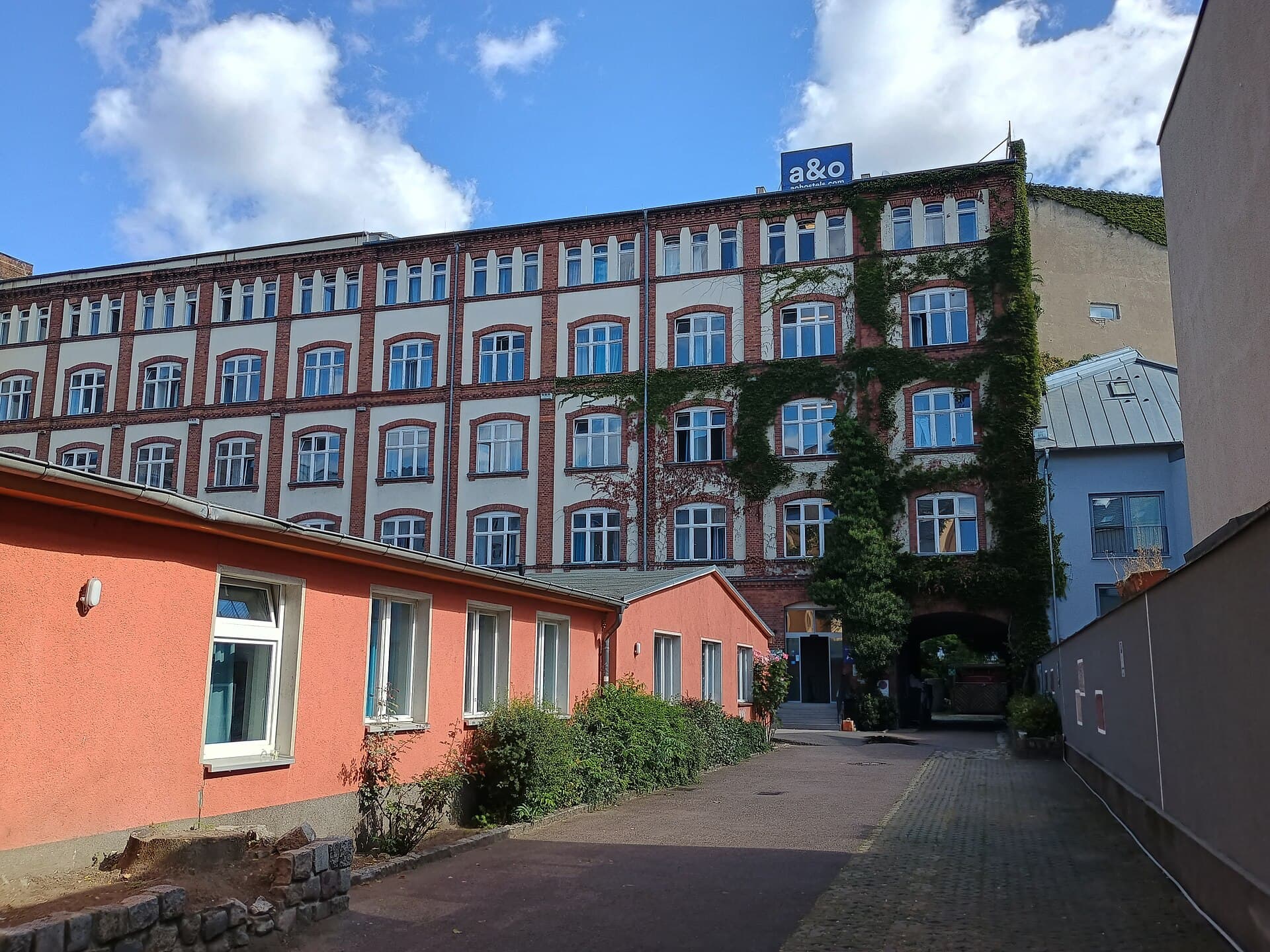 A&O Berlin Friedrichshain (via Wikimedia Commons, CC BY-SA 4.0)