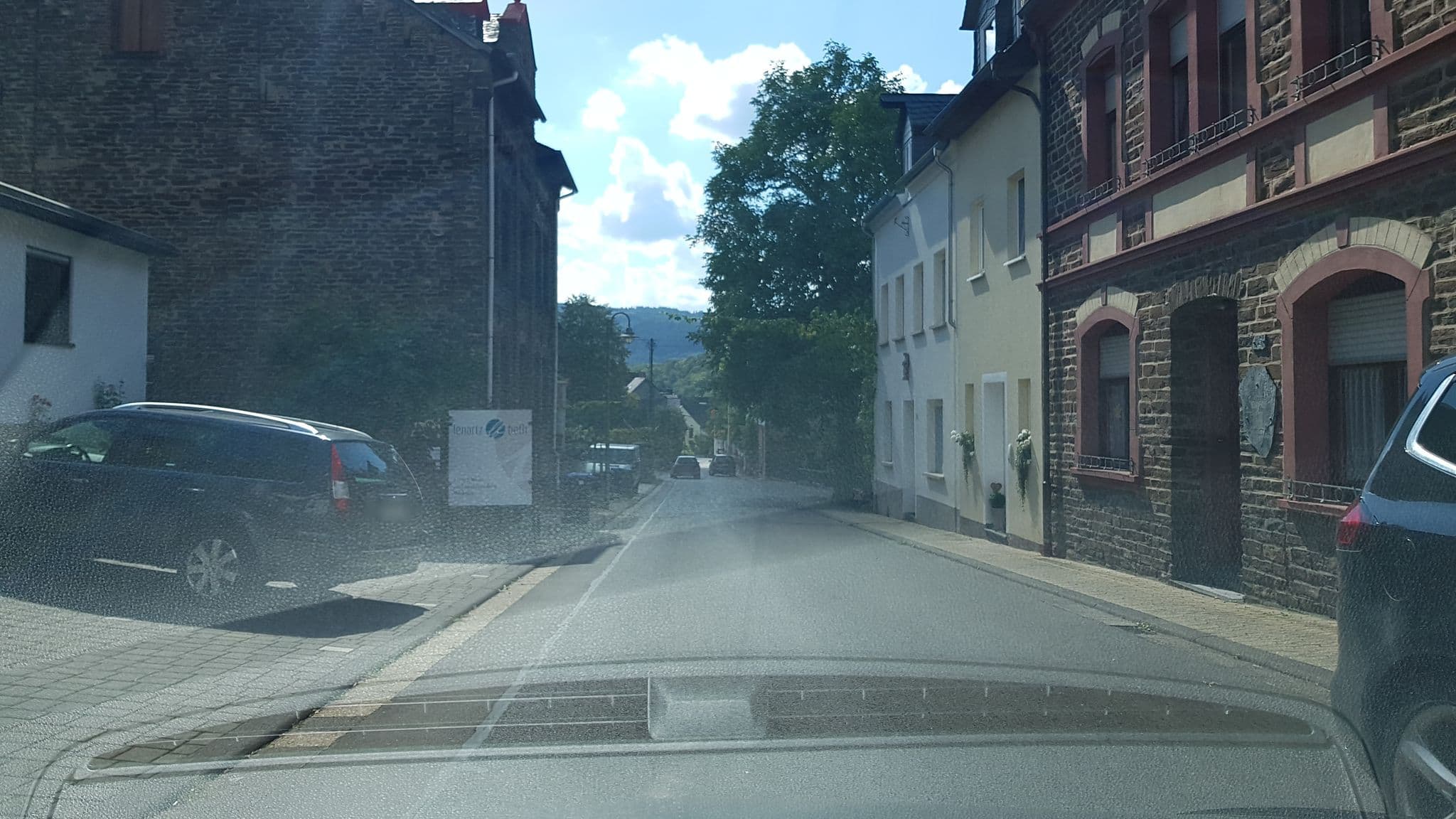 Street view near Gästehaus & Weingut Lenartz-Beth, Ediger-Eller — © Lowiekse (CC BY-SA · Mapillary)