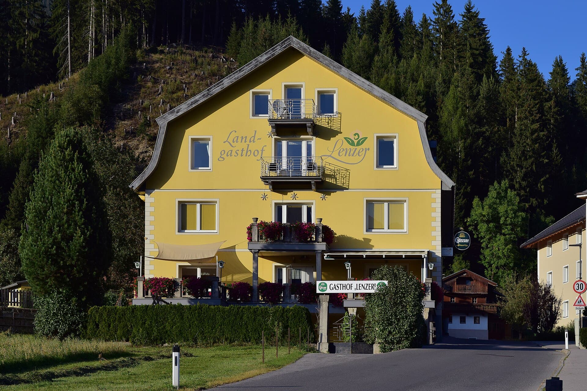 Landgasthof Lenzer (via Wikimedia Commons, CC BY-SA 4.0)