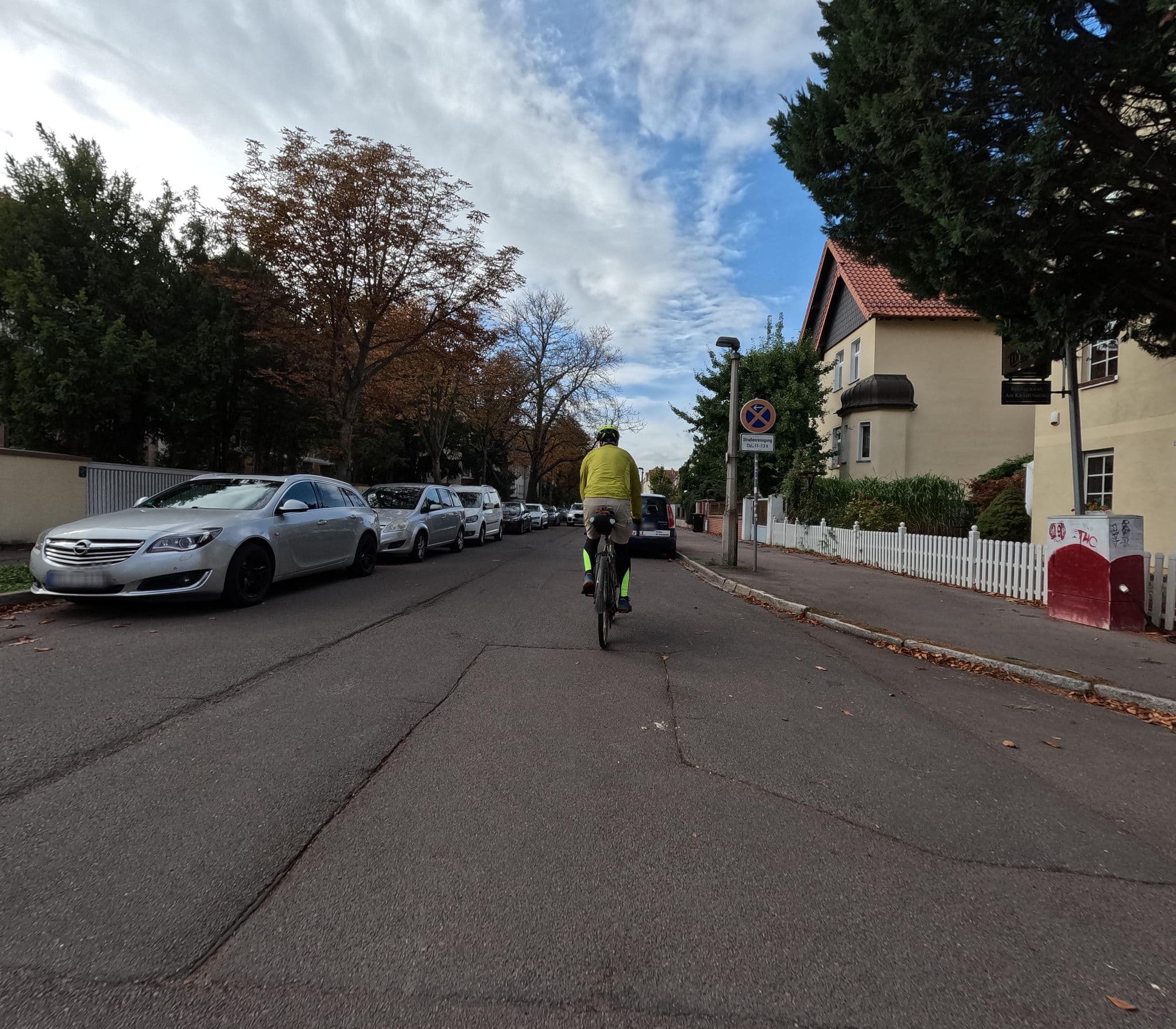 Street view near Am Krähenberg, Halle (Saale) — © natebus (CC BY-SA · Mapillary)