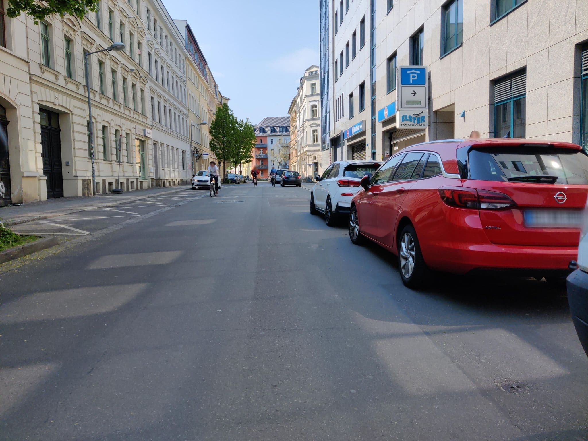 Street view near McDreams Hotel, Kleinzschocher — © kopra (CC BY-SA · Mapillary)