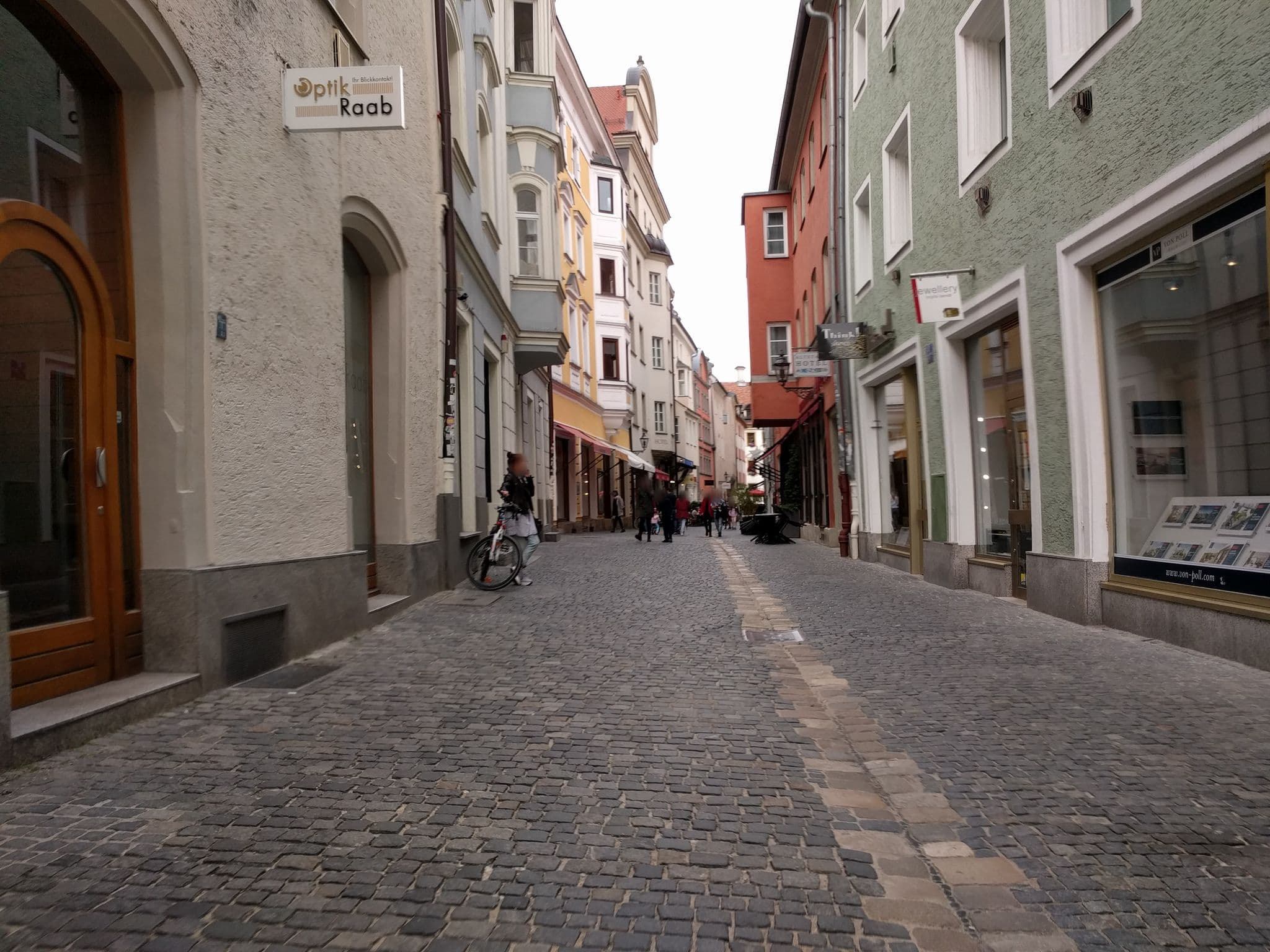 Street view near Altstadthotel Am Pach, Regensburg — © tbeckler (CC BY-SA · Mapillary)