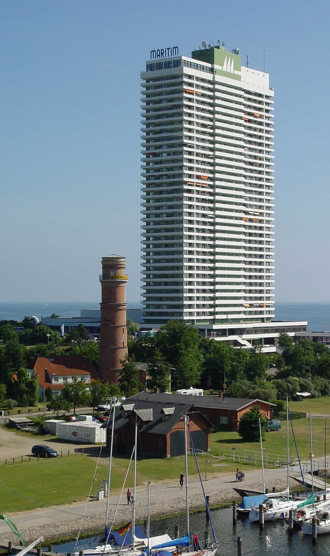 Maritim Strandhotel Travemünde (via Wikimedia Commons, CC BY-SA 3.0)