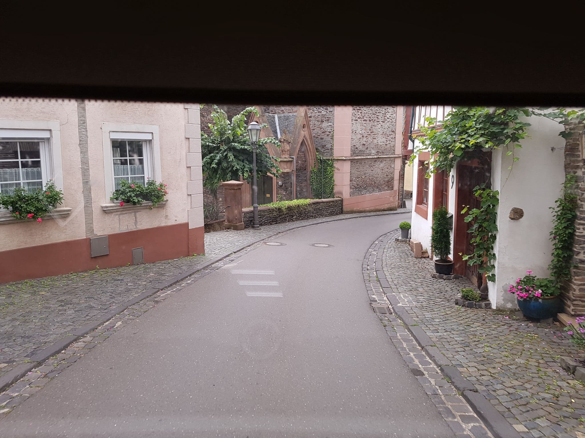 Street view near Weingut Derkum, Zeltingen-Rachtig — © bernardvoyageur (CC BY-SA · Mapillary)