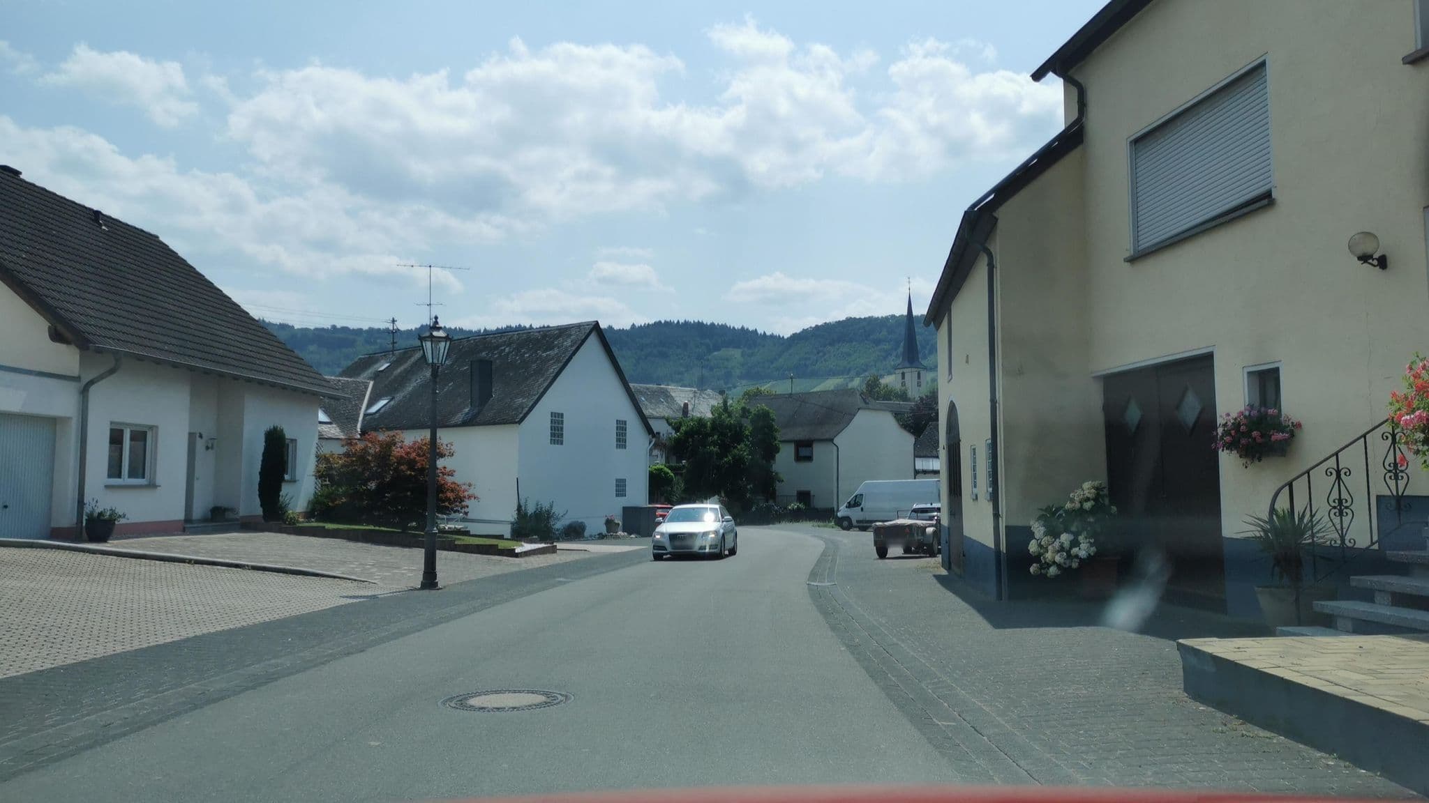 Street view near Ökoweingut M. Weis-Prüm, Leiwen — © ma_rt_in (CC BY-SA · Mapillary)
