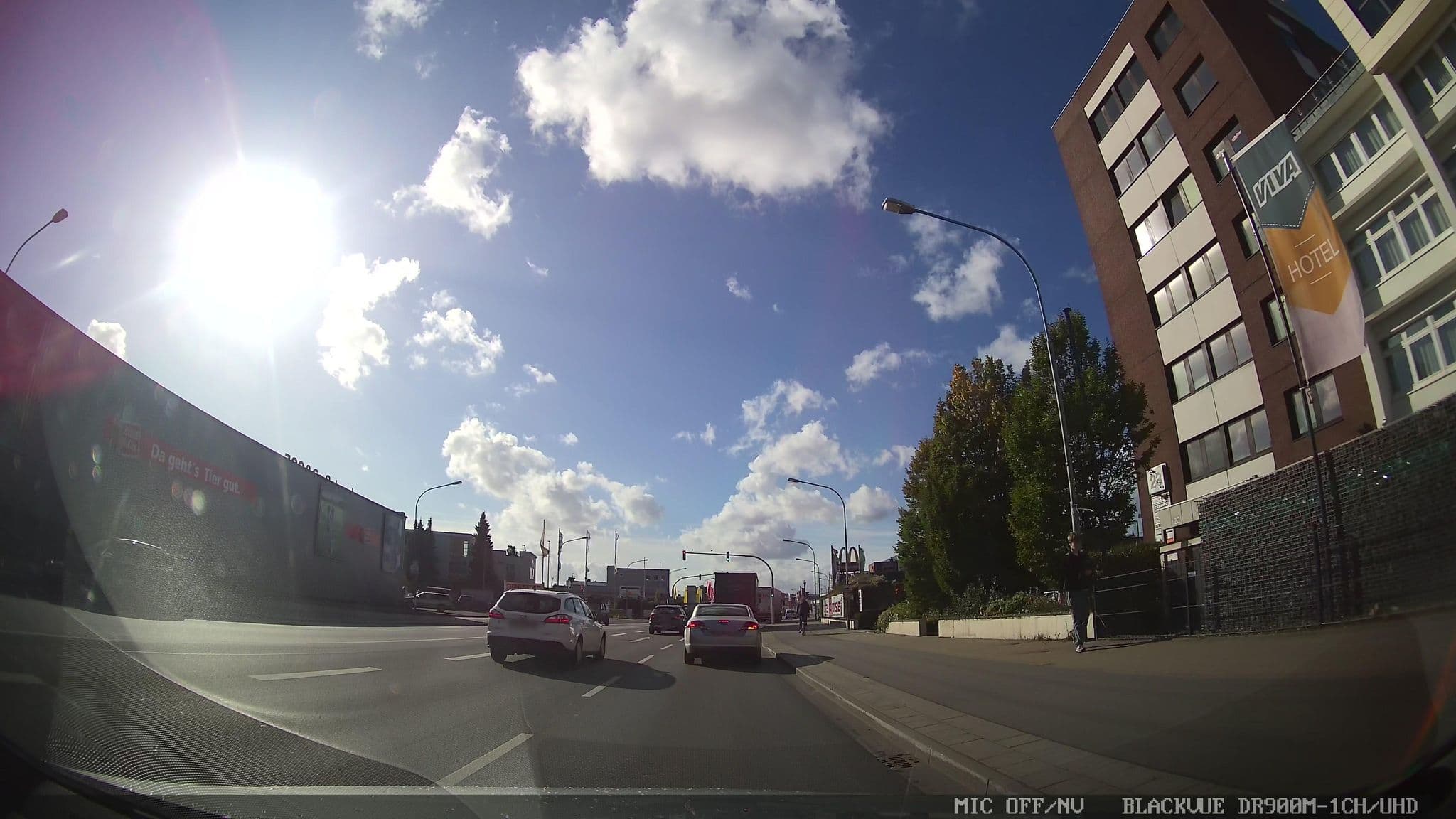 Street view near Viva Motel, Lübeck — © chuck (CC BY-SA · Mapillary)