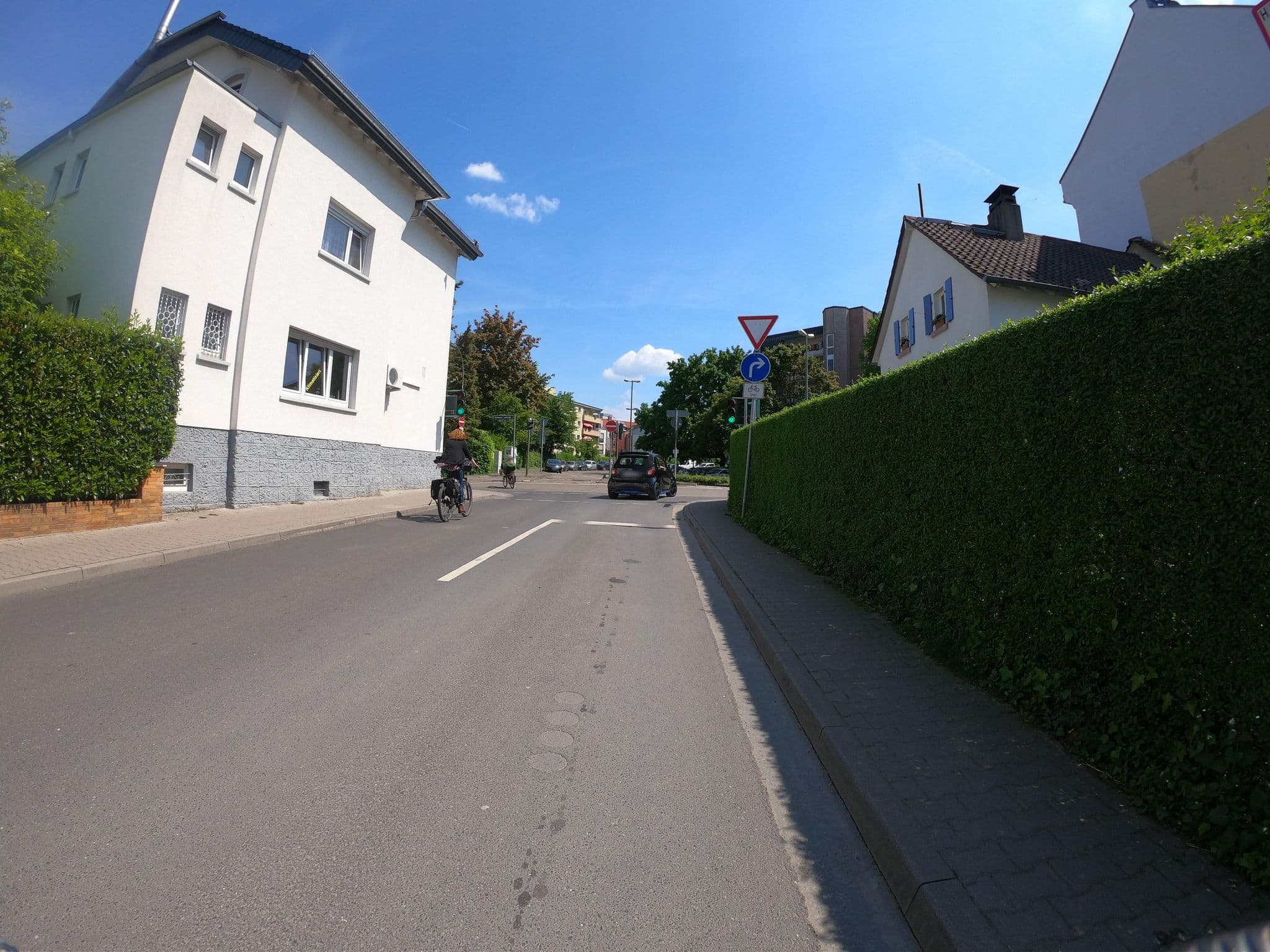 Street view near Sanmaru, Frankfurt am Main — © tmka (CC BY-SA · Mapillary)
