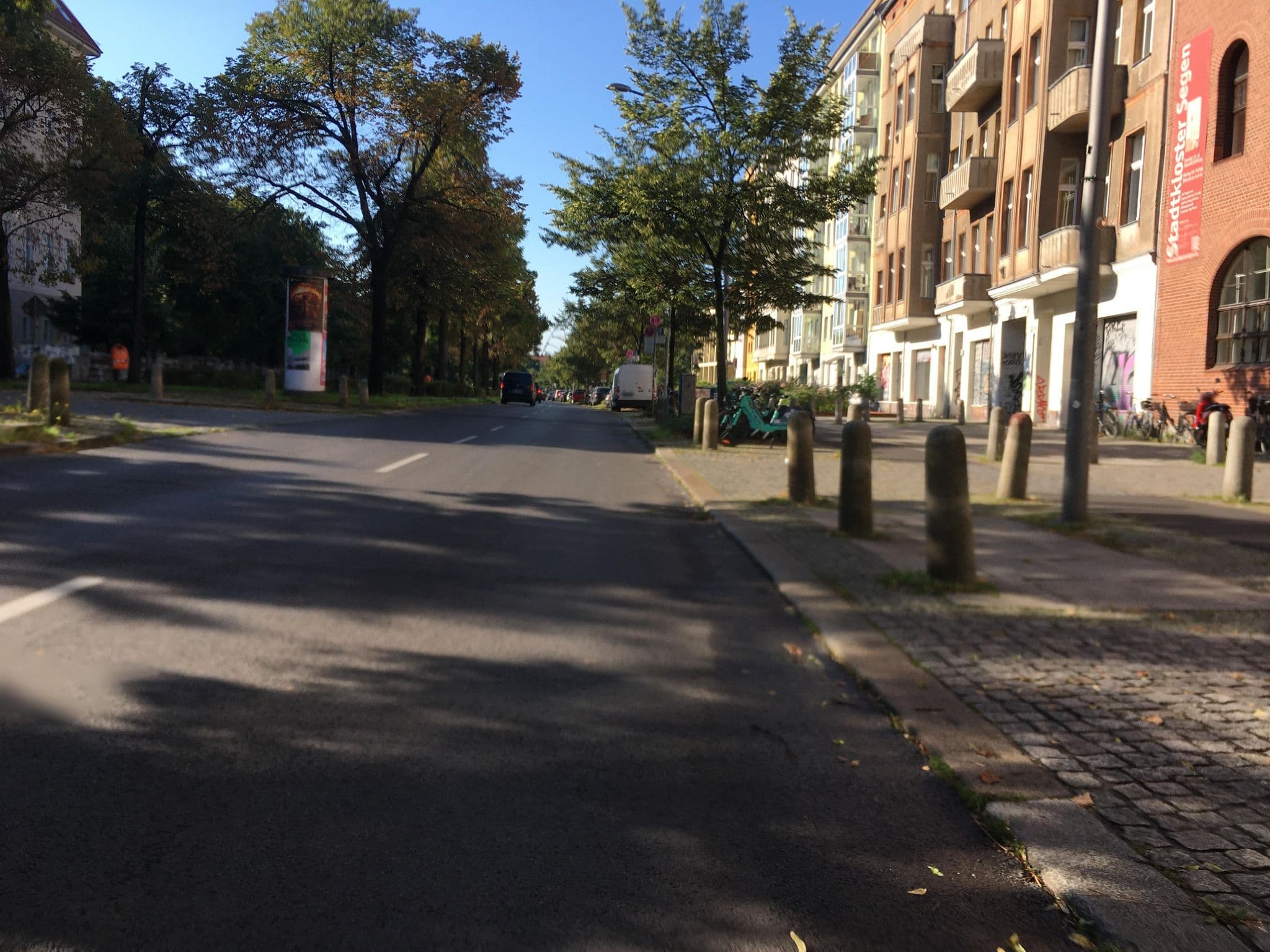 Street view near Stadtkloster Segen, Prenzlauer Berg — © carlheinz (CC BY-SA · Mapillary)