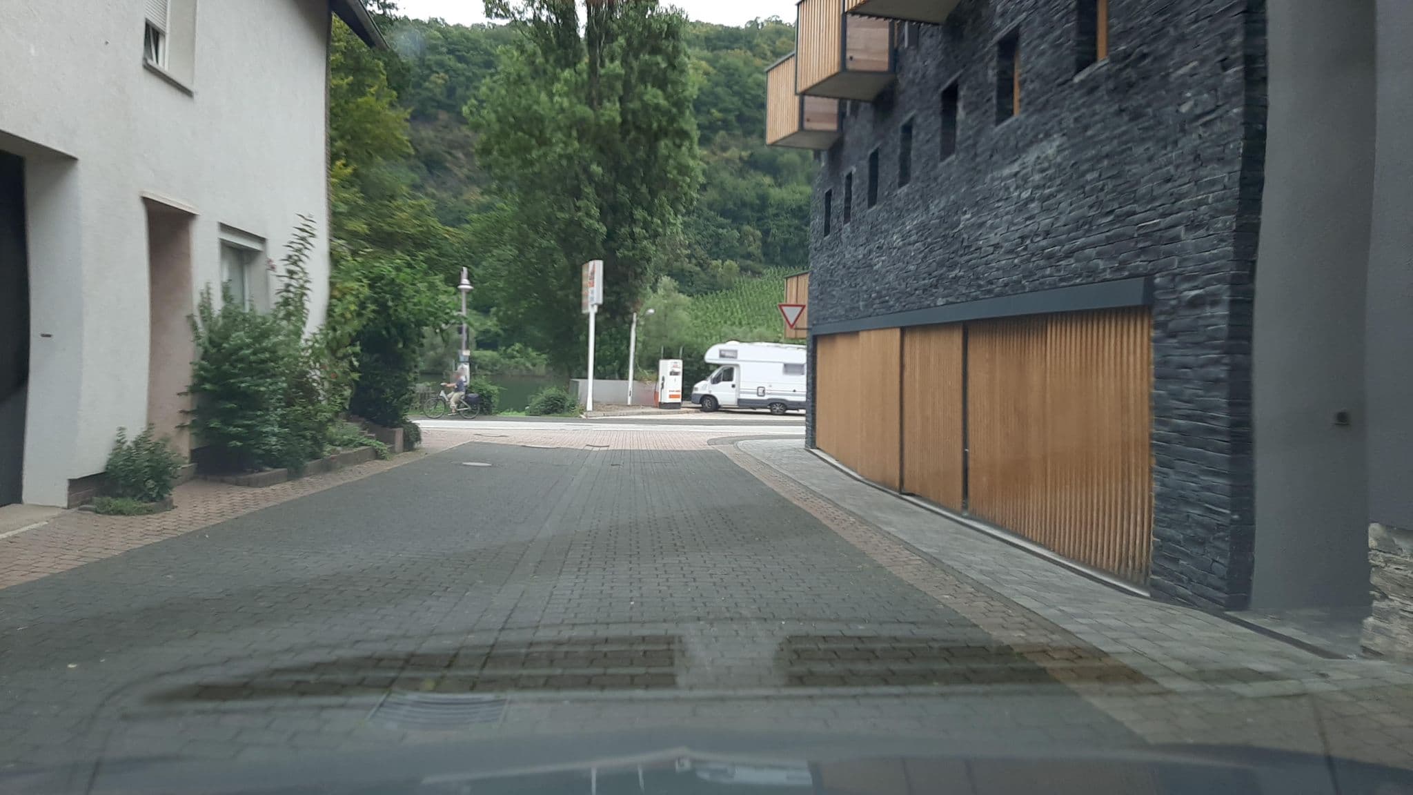 Street view near Gästehaus Rosel & Hans Trossen, Kröv — © Lowiekse (CC BY-SA · Mapillary)