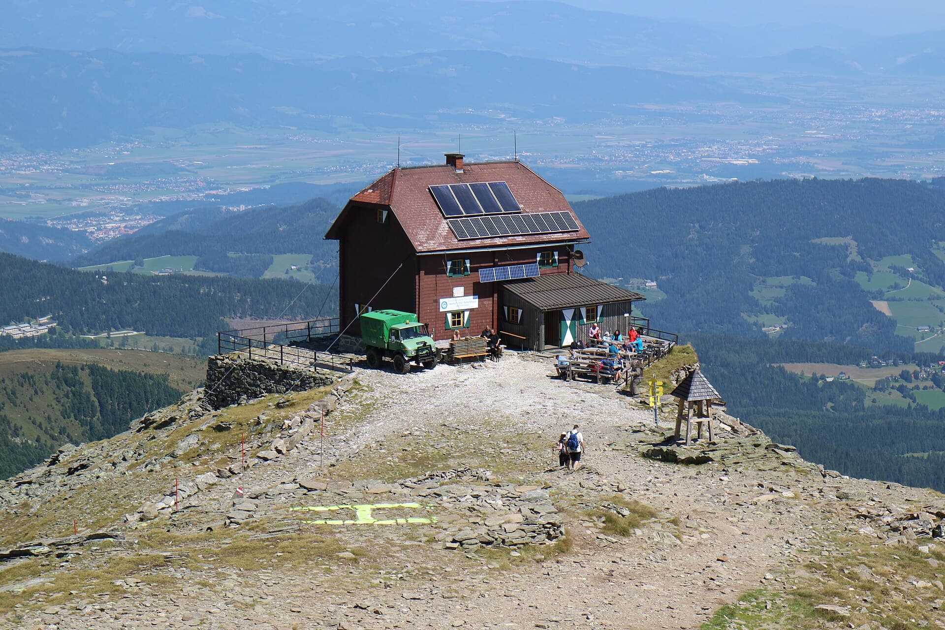 Zirbitzkogel Schutzhaus (via Wikimedia Commons, CC BY-SA 3.0)