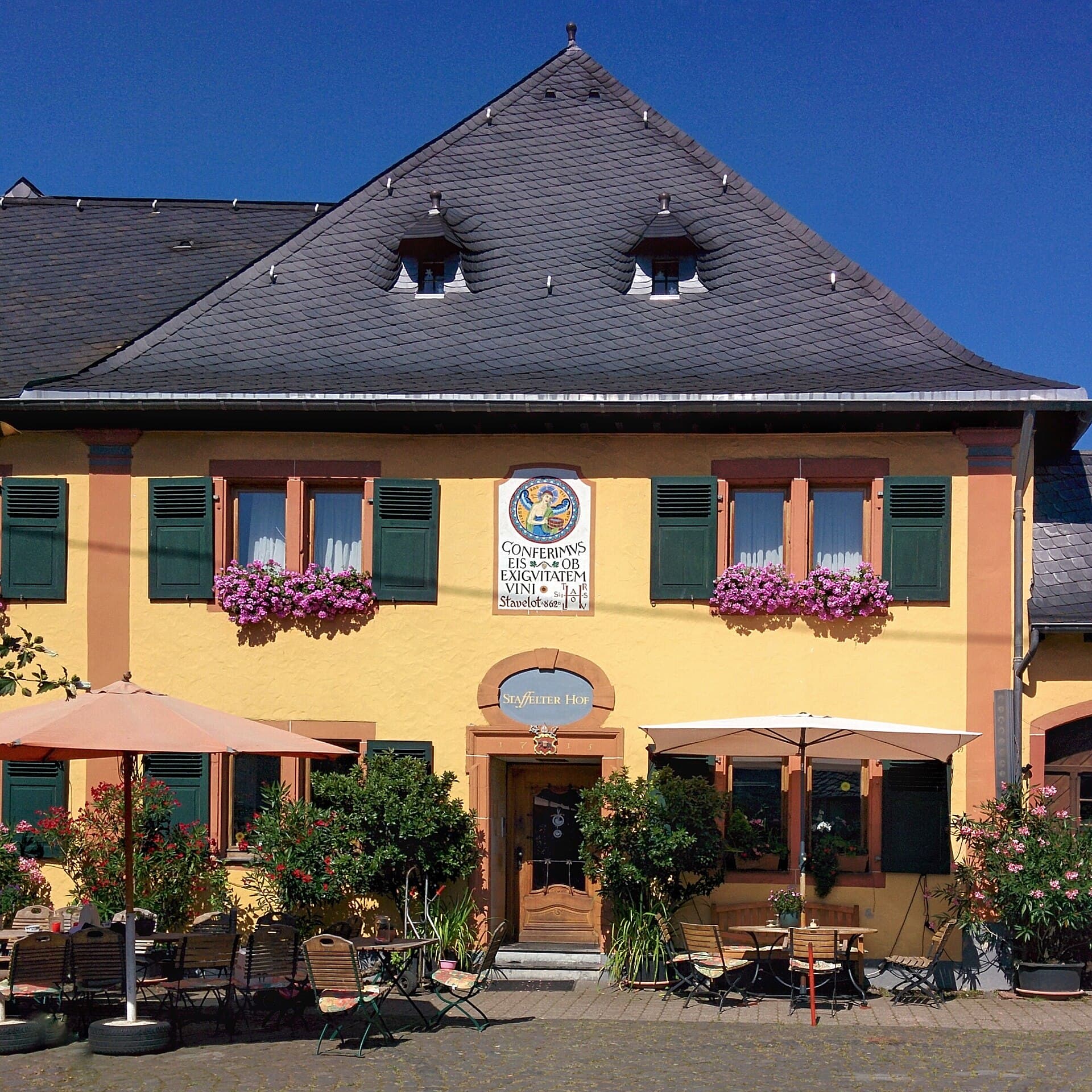 Staffelter Hof (via Wikimedia Commons, CC BY-SA 3.0 de)