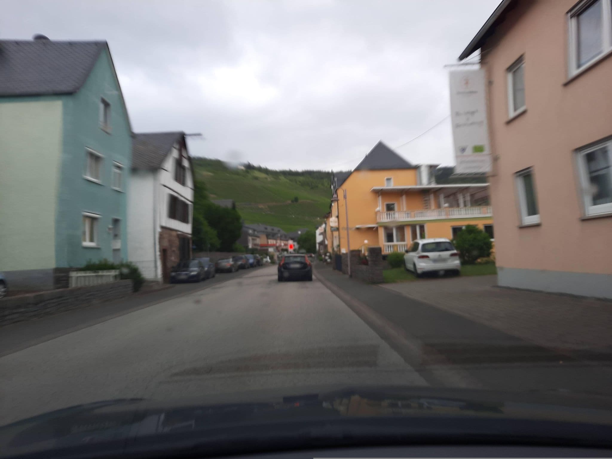 Street view near Weingut & Gästehaus Hüls-Rosendahl, Kröv — © Lowiekse (CC BY-SA · Mapillary)