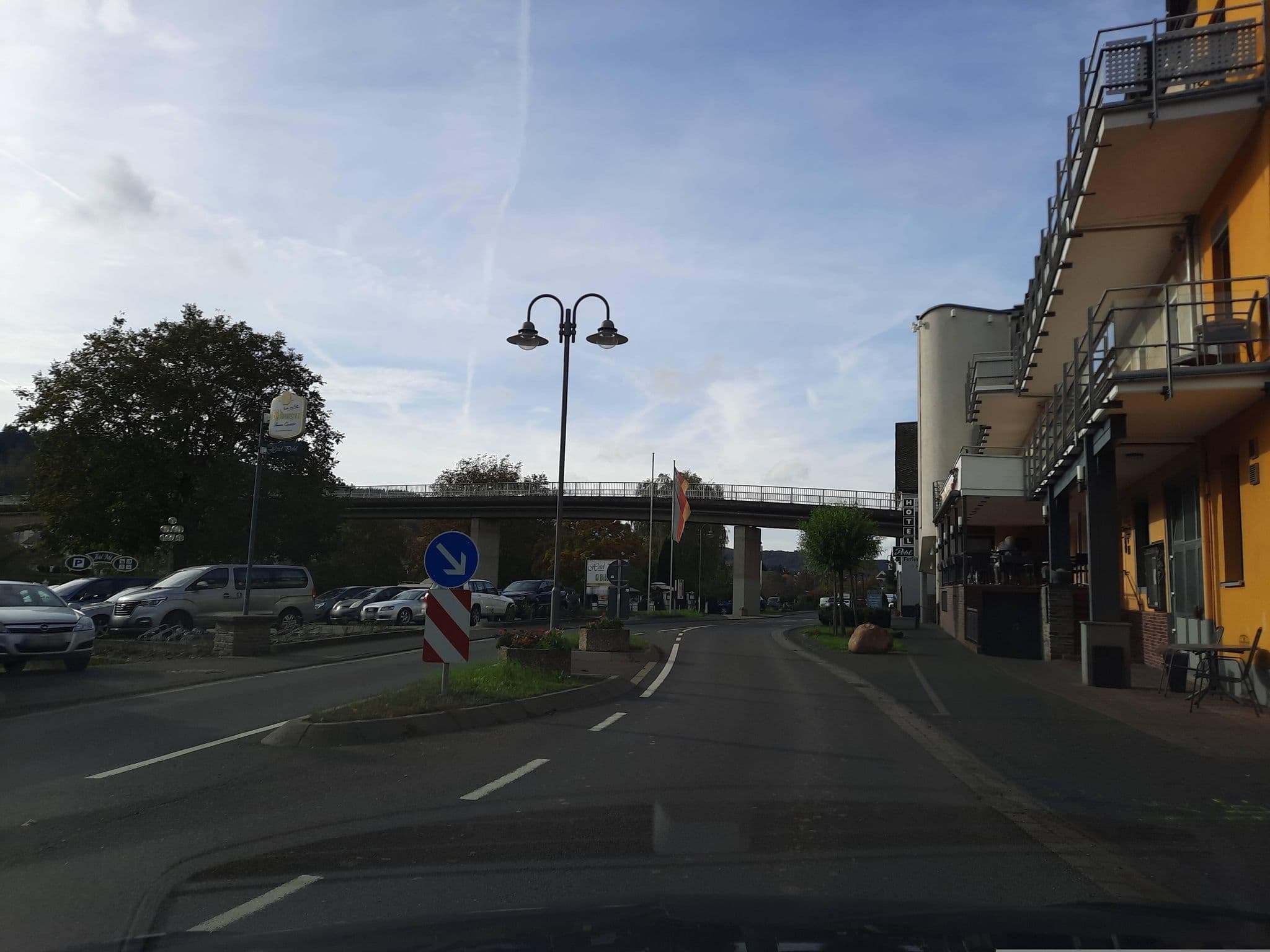 Street view near Hotel Pohl "Zum Rosenberg", Kröv — © Lowiekse (CC BY-SA · Mapillary)