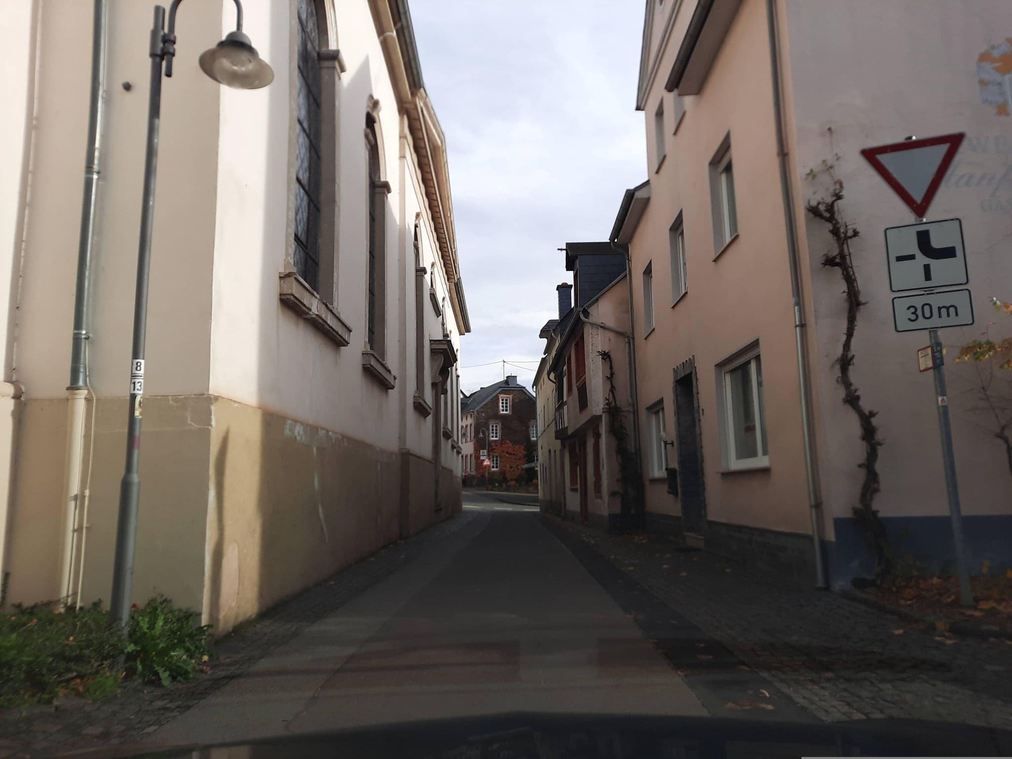 Street view near Wein- und Gästehaus Manfred Ames, Kröv — © Lowiekse (CC BY-SA · Mapillary)